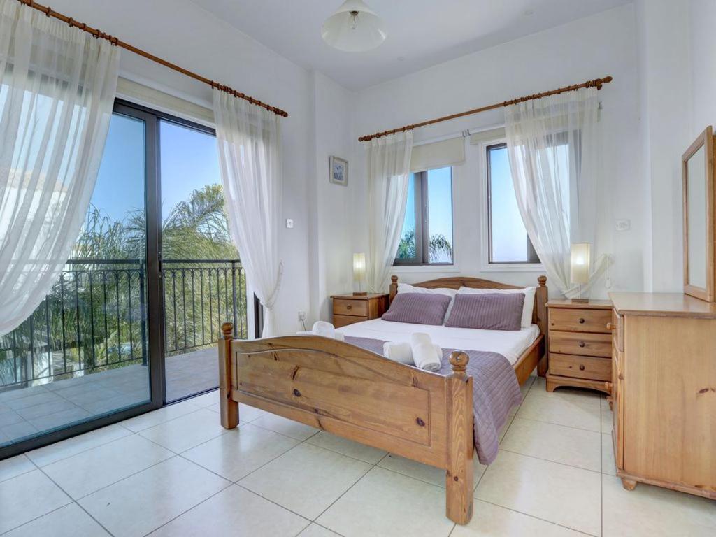 Villa Protaras Paralia Spacious 4Bdr Central Protaras Villa