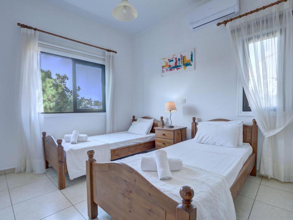Villa Protaras Paralia Spacious 4Bdr Central Protaras Villa
