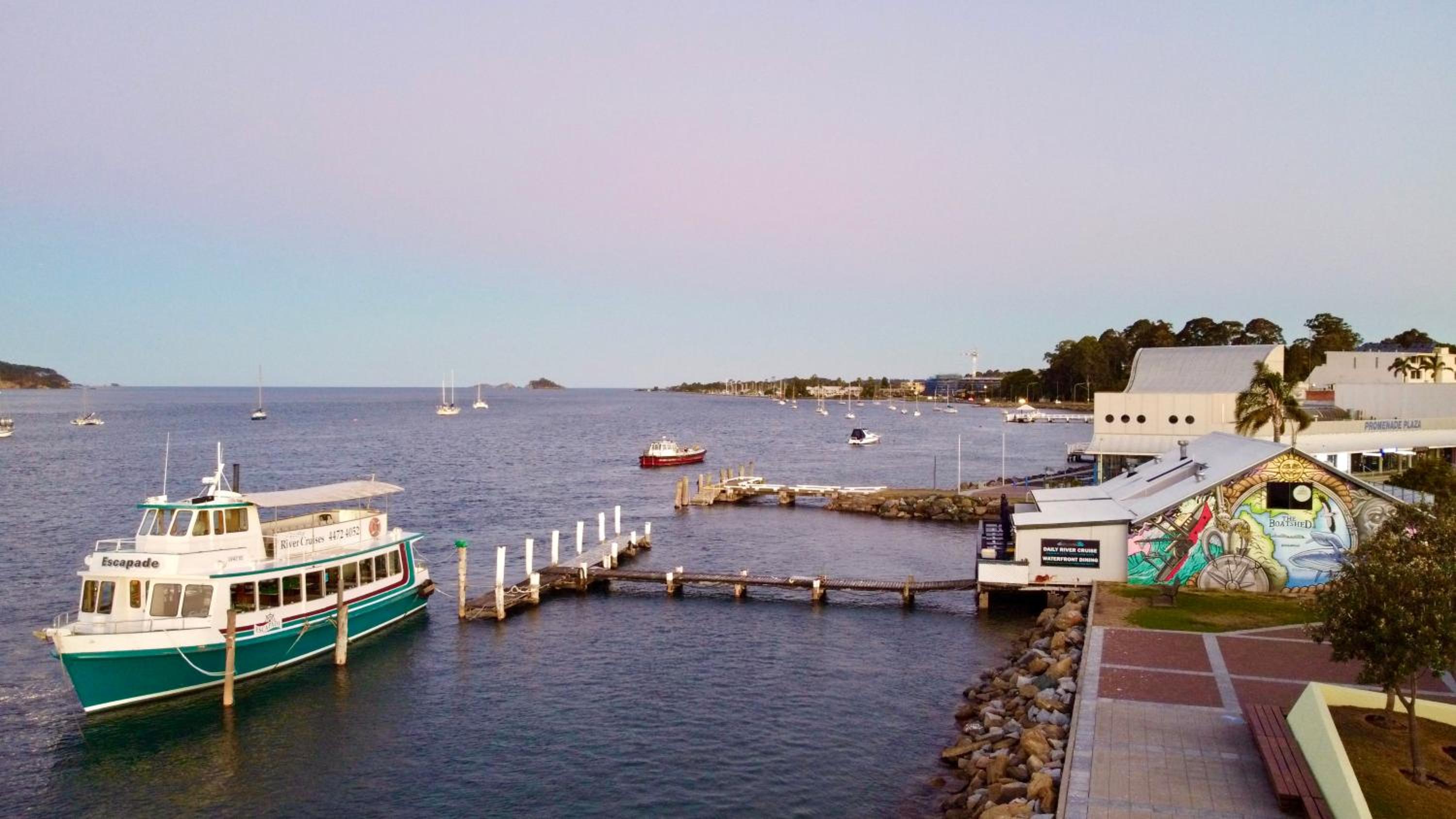 Zorba Waterfront Motel