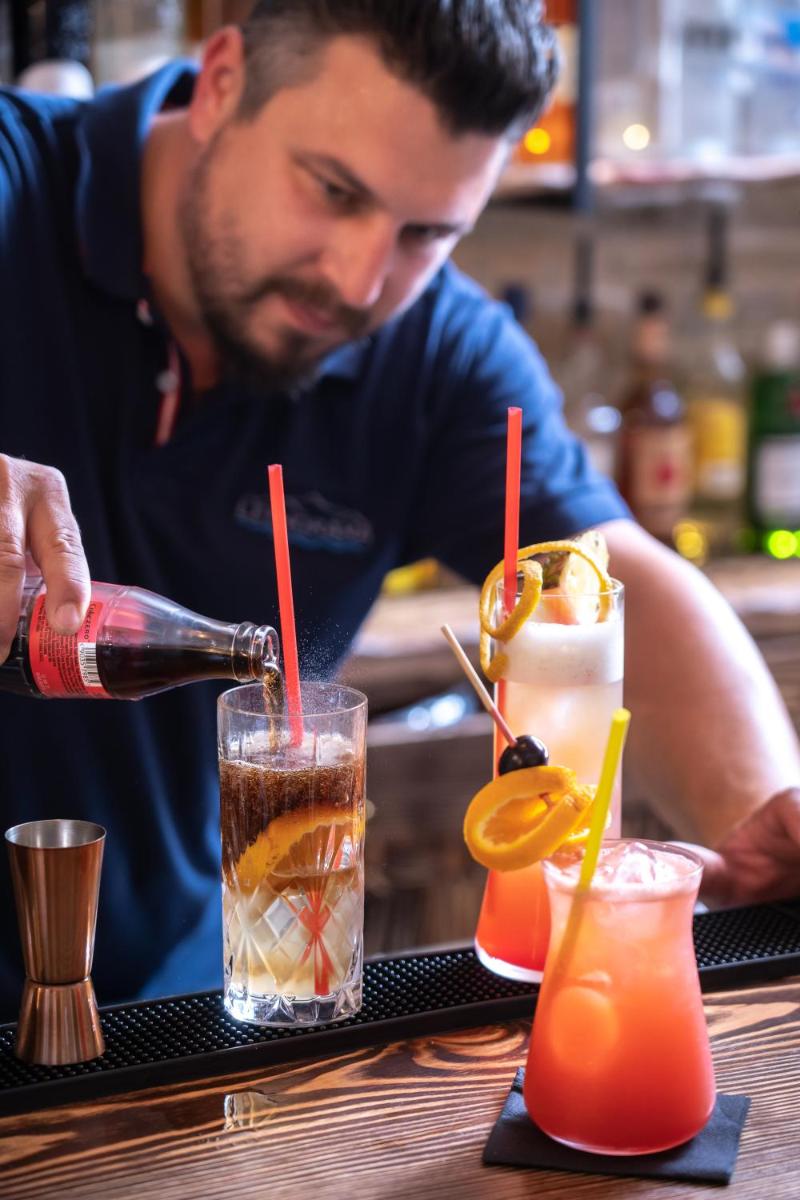 bar