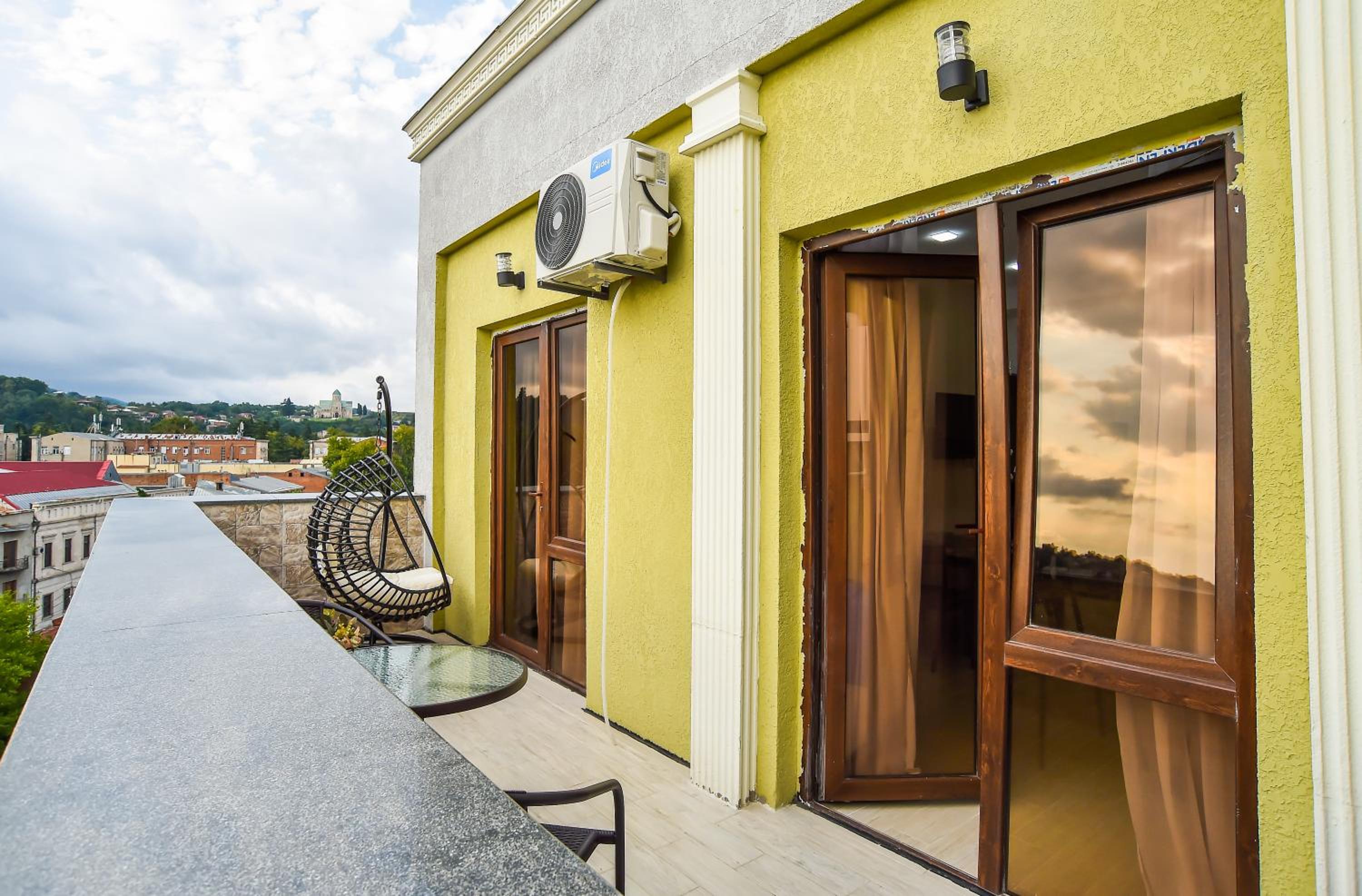 Valkhida's Apartment view 4