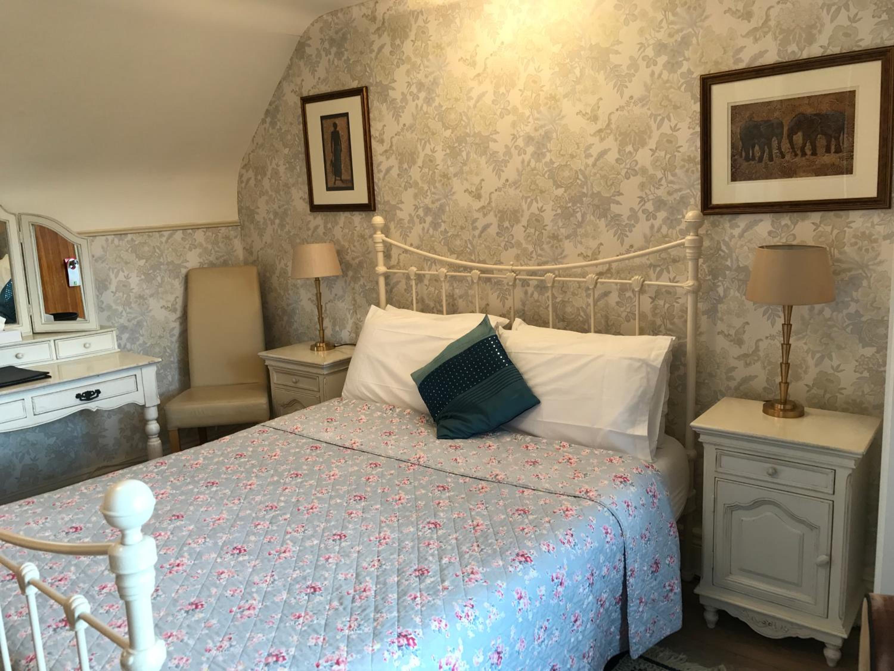 Acorn Guest House in Hull