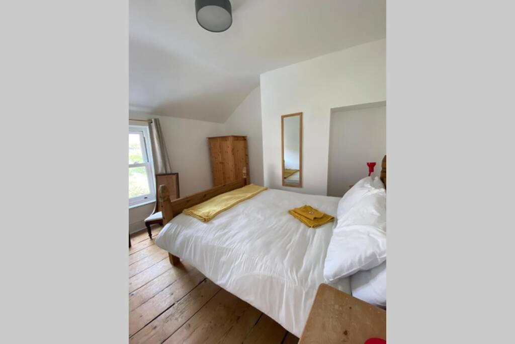 200 year old large townhouse with sea views view 3