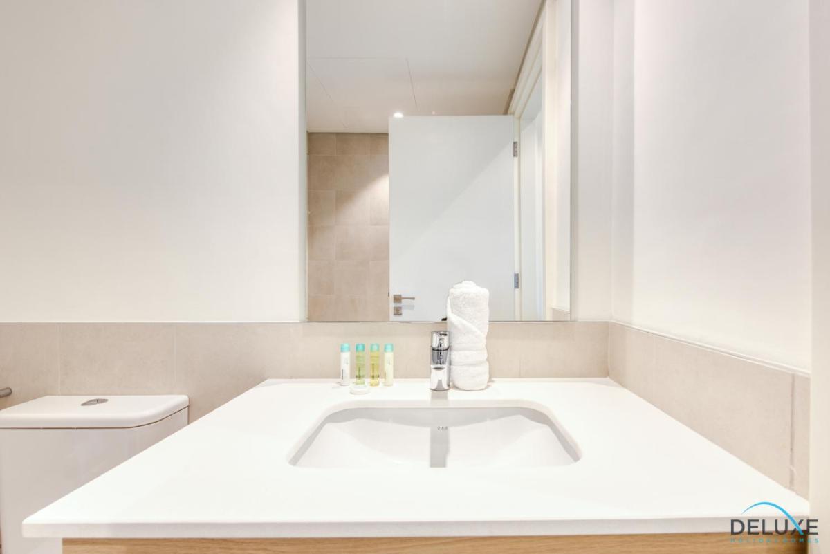 Exquisite 2BR in Golf Views, Emaar South by Deluxe Holiday Homes