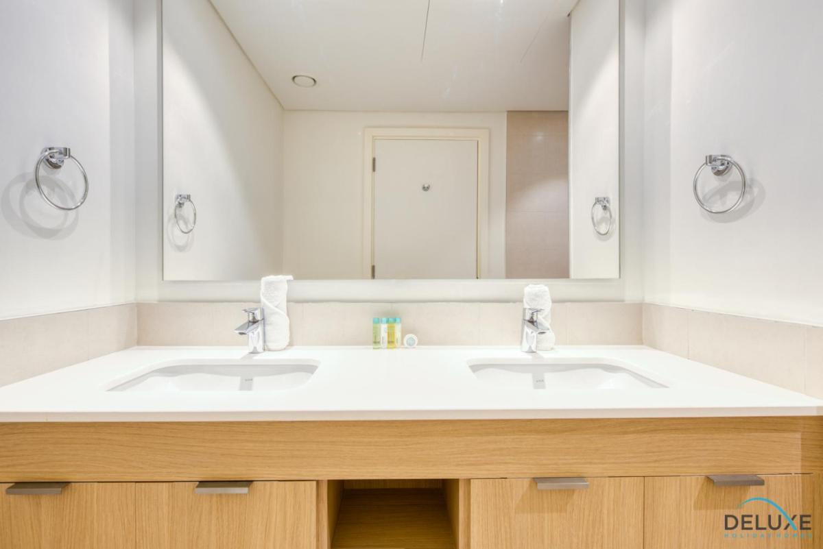 Exquisite 2BR in Golf Views, Emaar South by Deluxe Holiday Homes