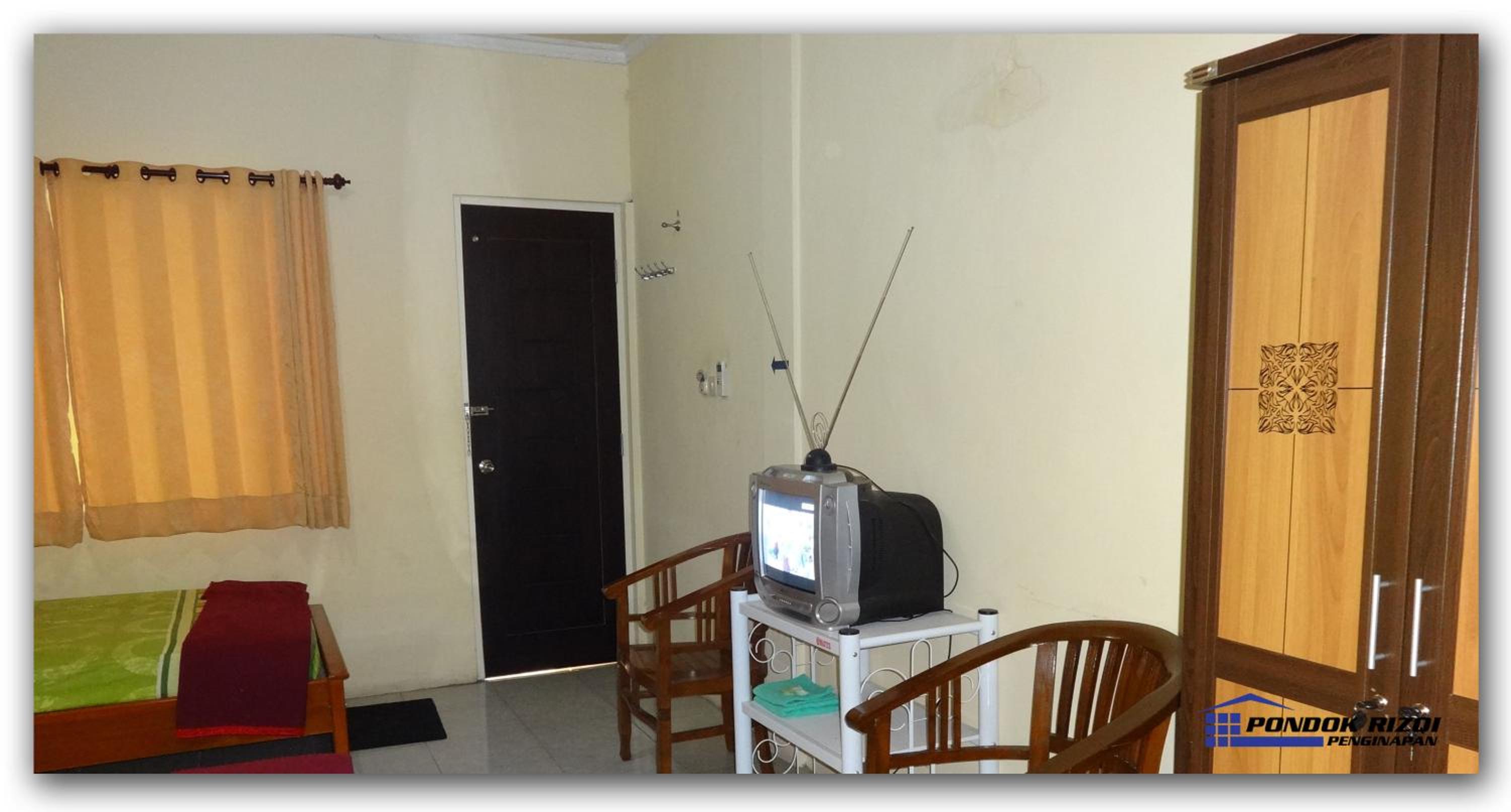 RedDoorz Syariah near T1 Juanda Airport 2