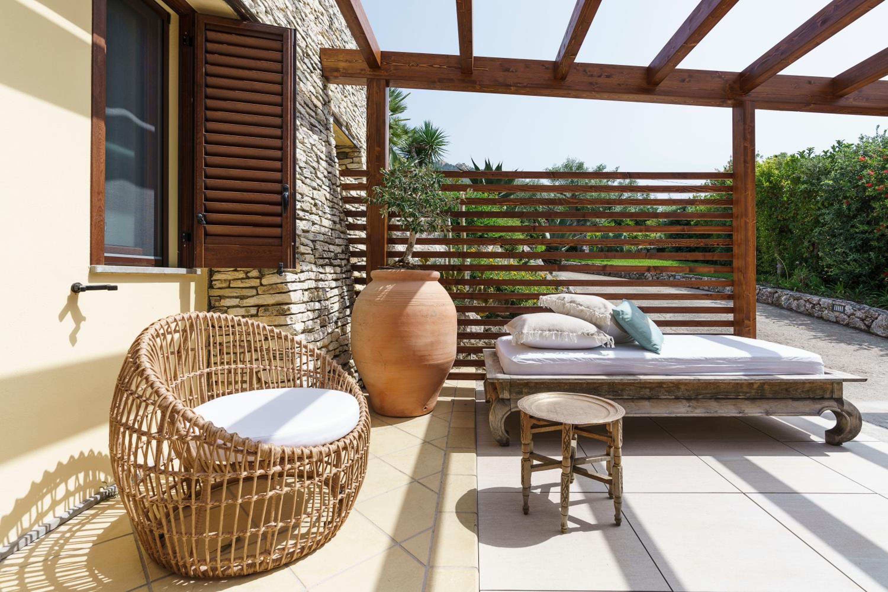 Cocciu D'Amuri en Mongiove — balance & terrace