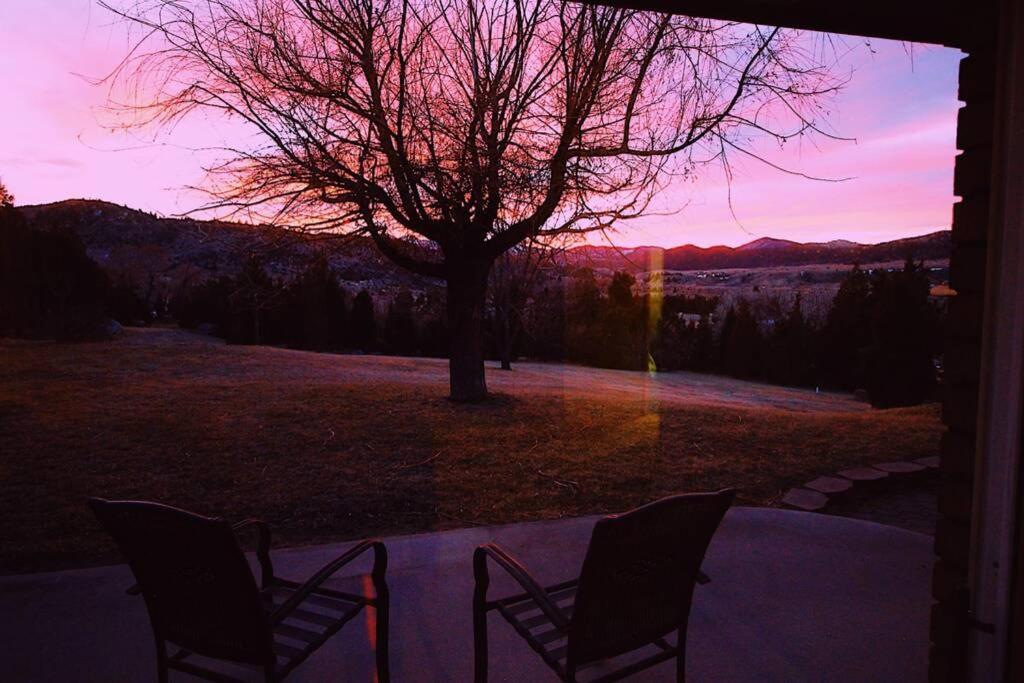 Charming, Spacious, Contemporary Mountain Retreat view 4