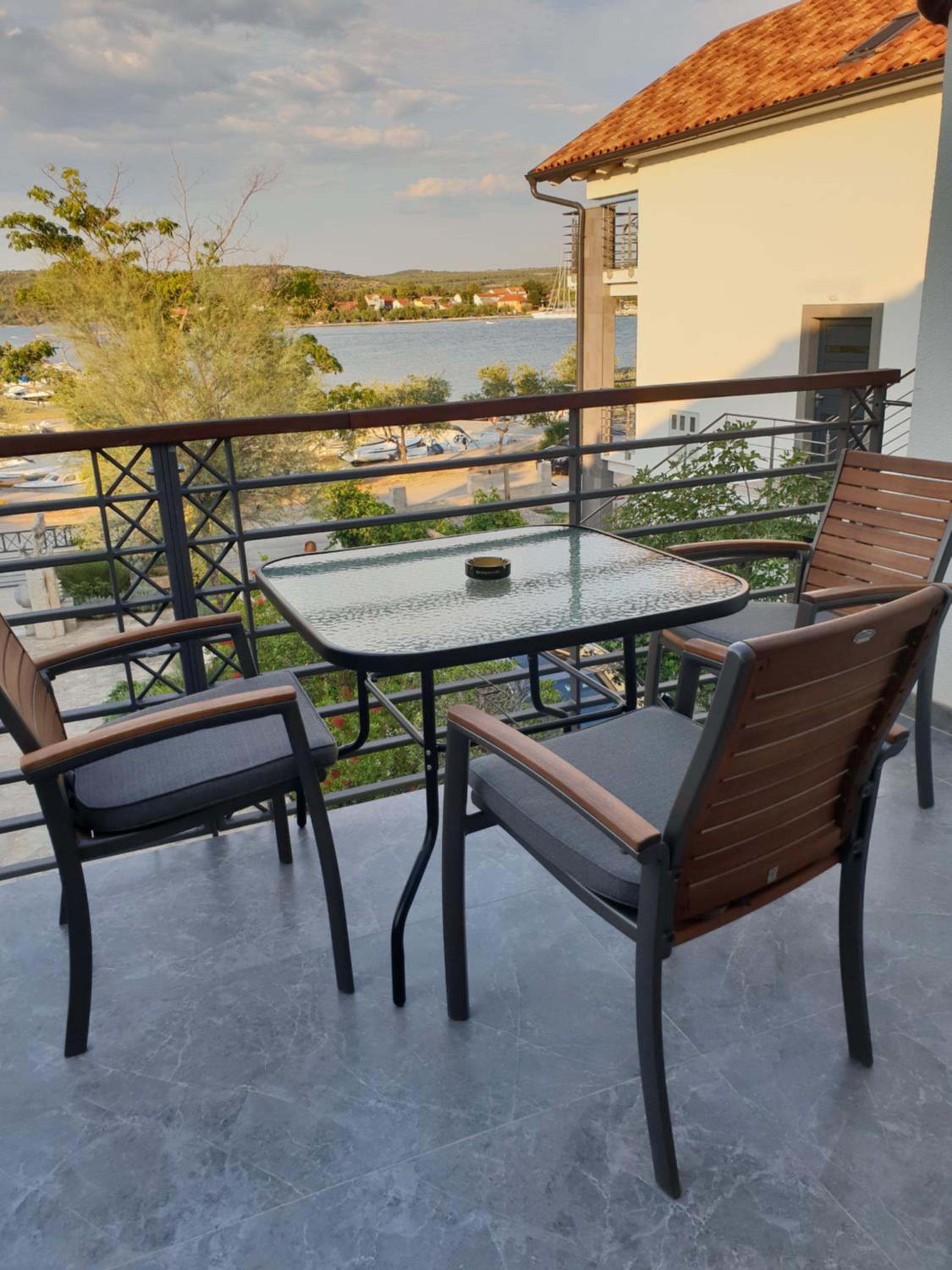 Apartmani Kameno Sidro