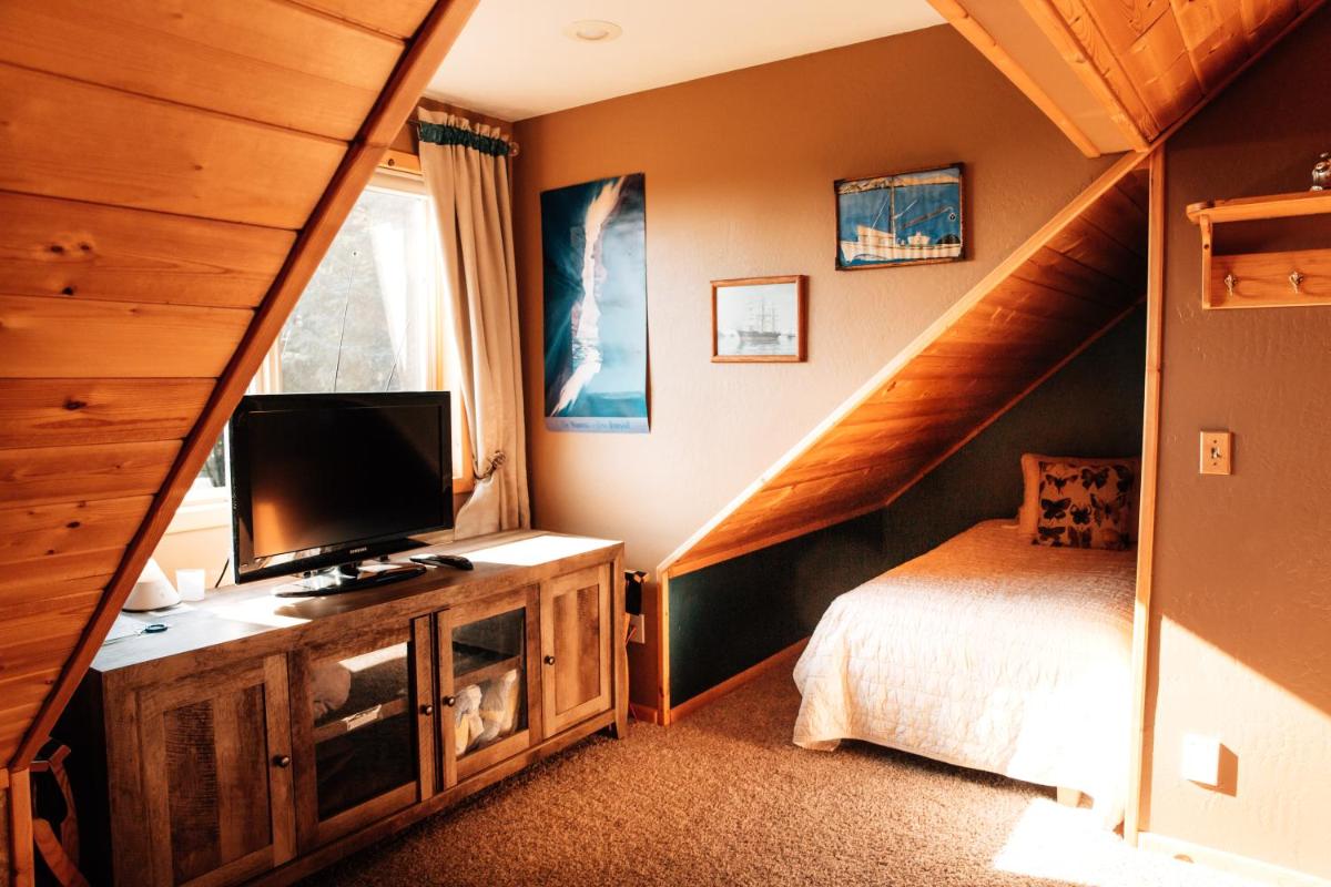 Homer Vacations - Cozy Cove Inn - Property Image 5