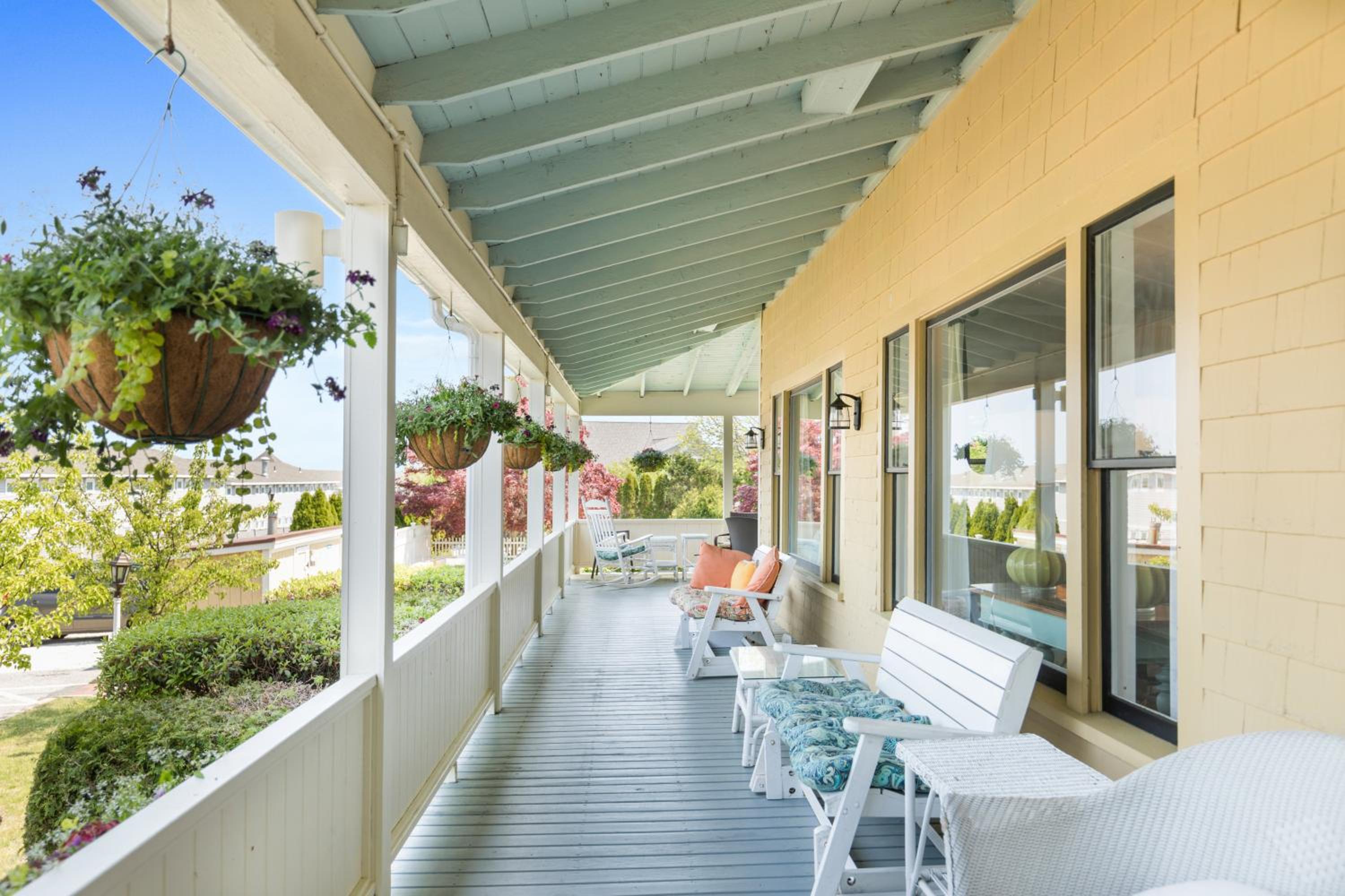 Colonial Inn