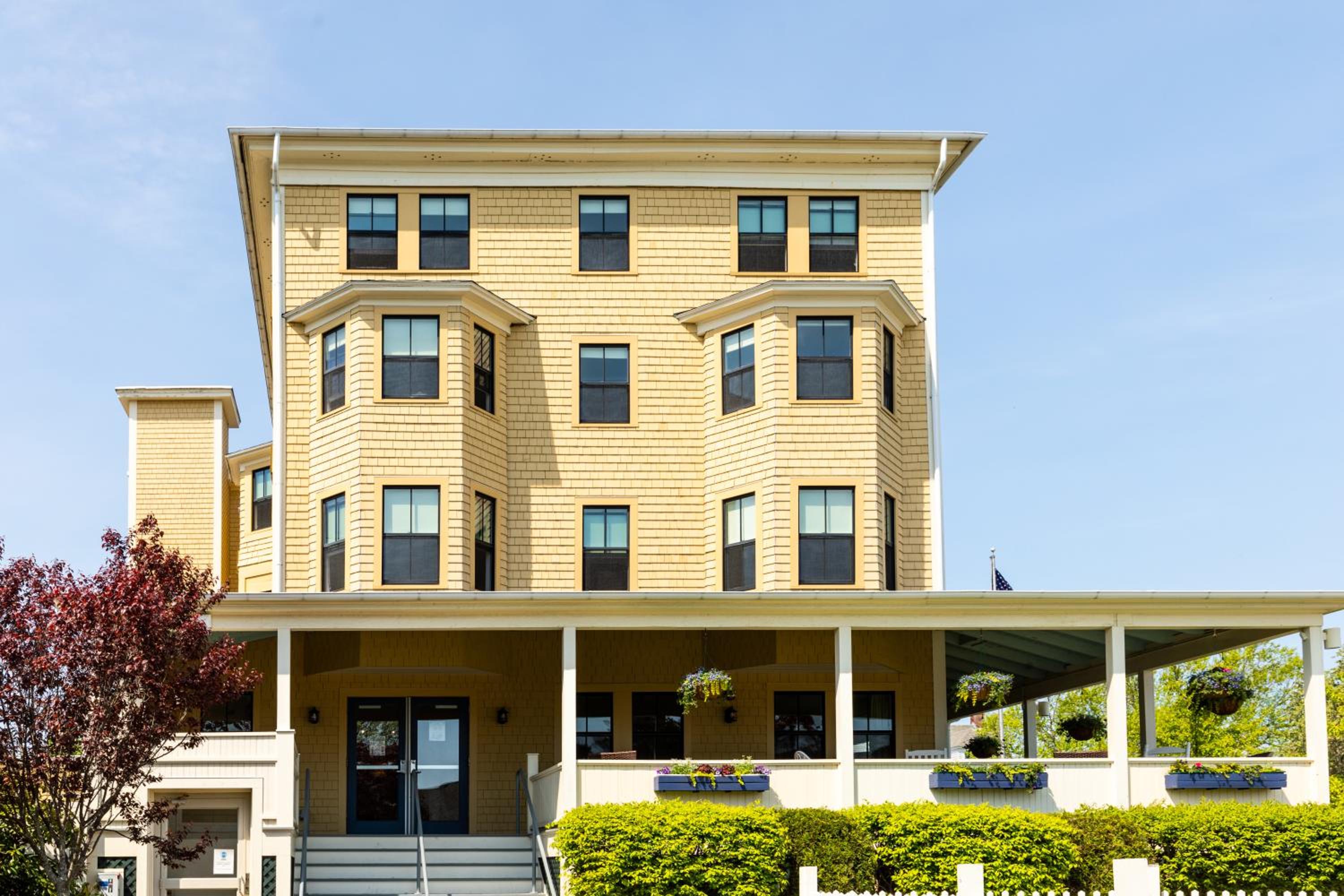 Colonial Inn