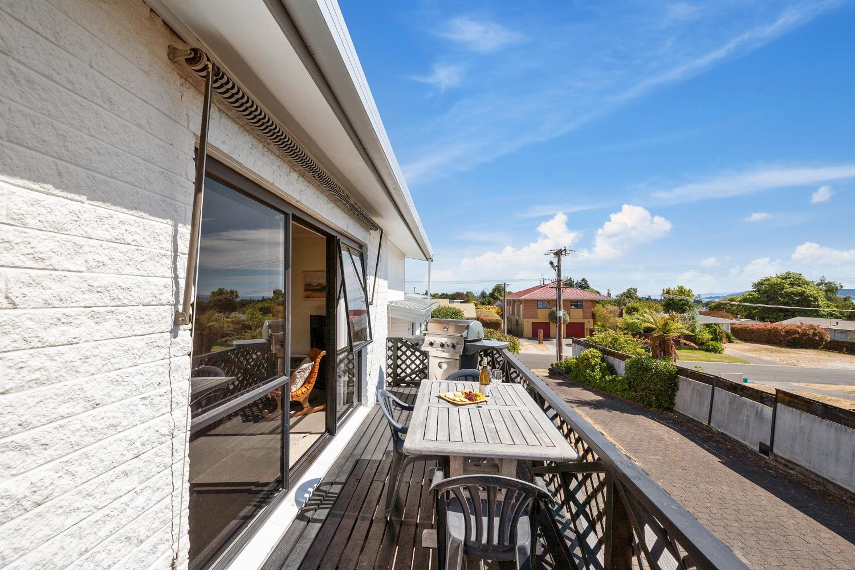 Lake Vista at Two Mile Bay- Taupo Central Home