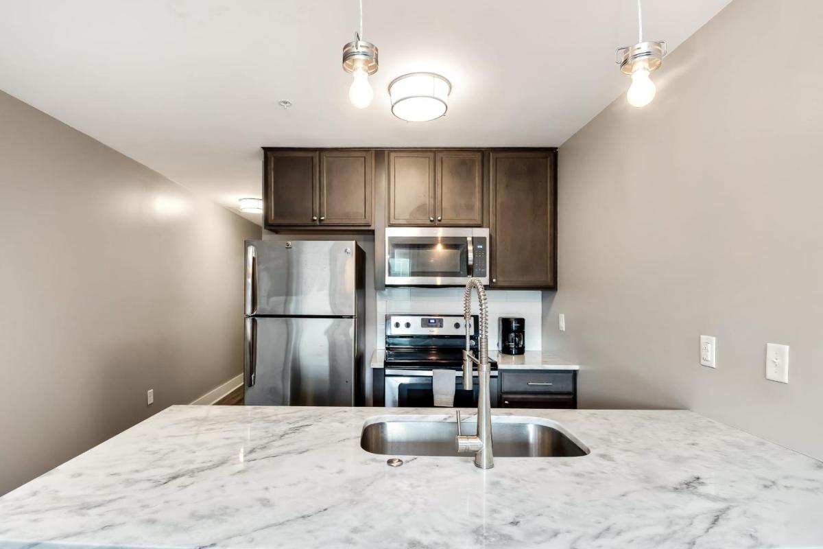Cozy & Convenient 1 BR Apt! Minutes to Downtown! view 2