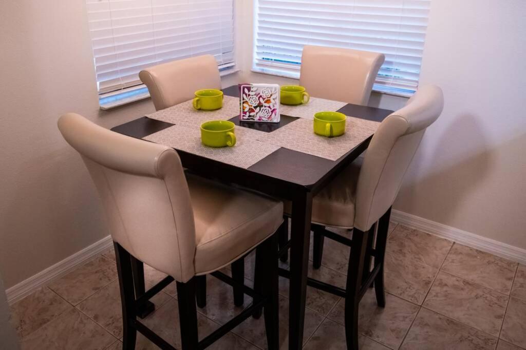 Spacious Home, Close to Attractions, Sleeps 4