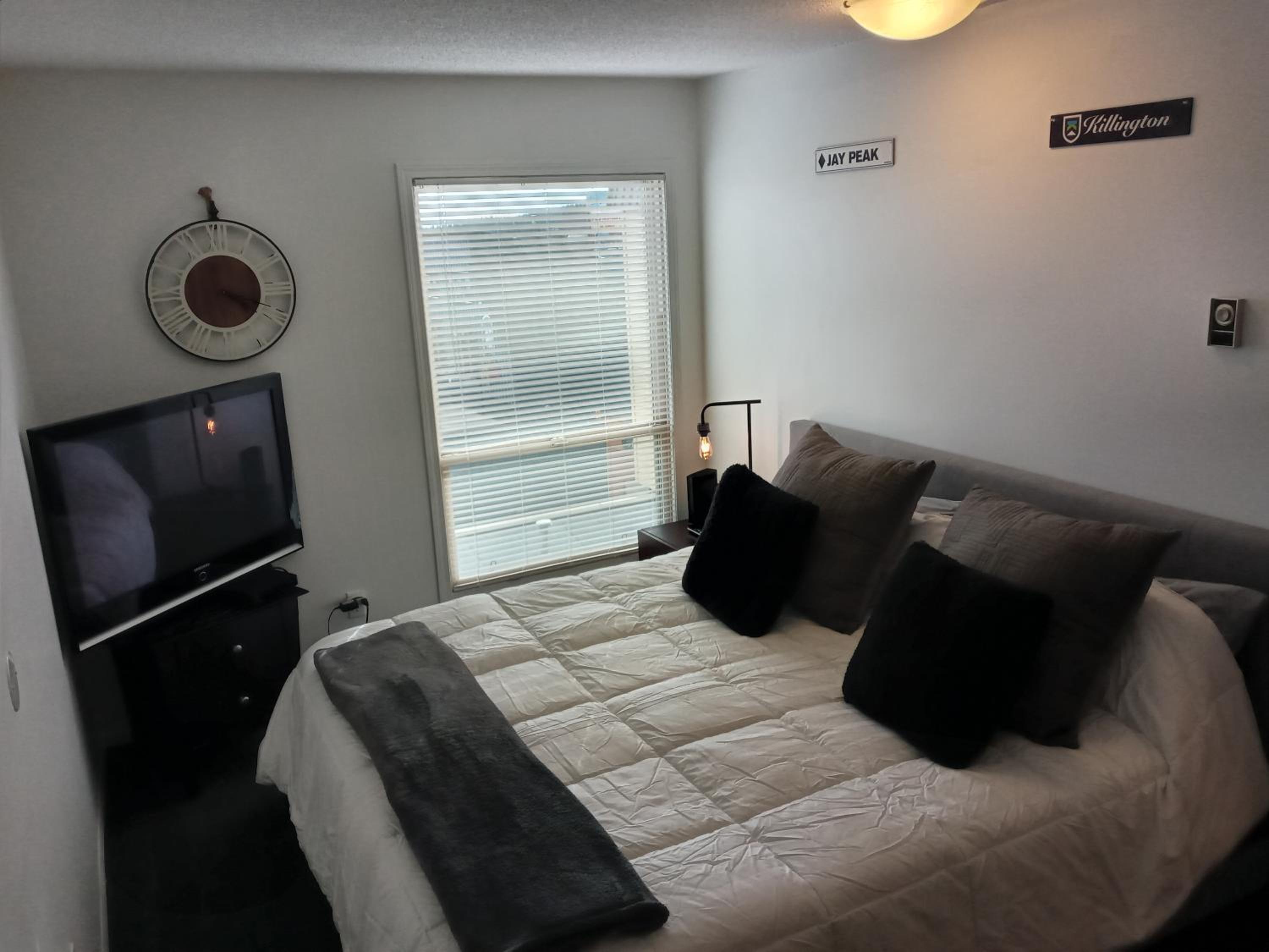 Village Center 2 bedroom Condo