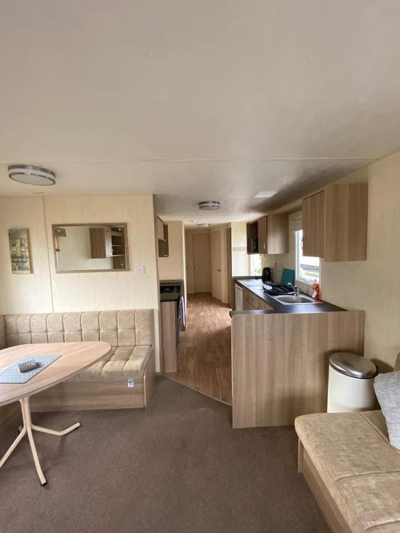 8 BERTH CARAVAN PG30 view 4