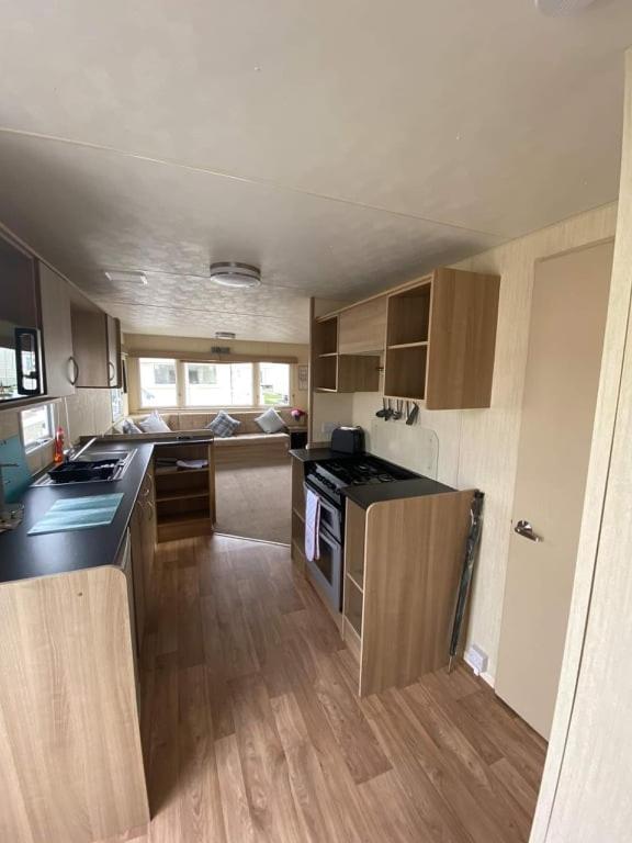 8 BERTH CARAVAN PG30 view 5