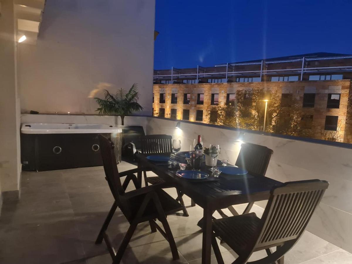 Fantástico ático 2 hab y gran terraza privada photo 2