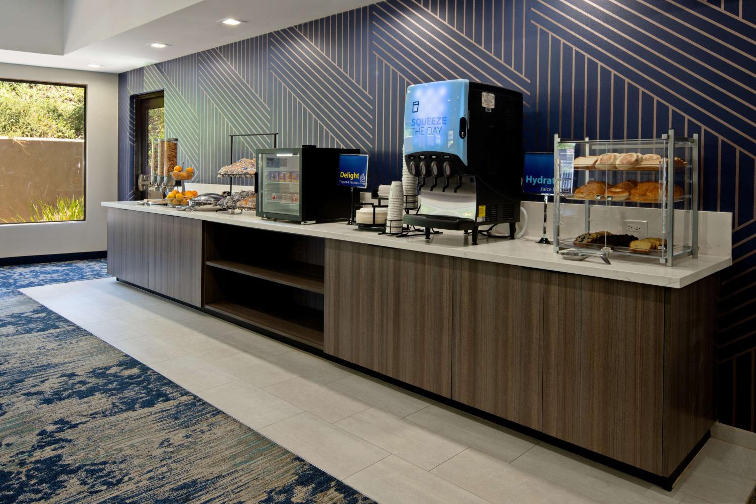 Best Western Valencia/Six Flags Inn  Suites - Property Image 12