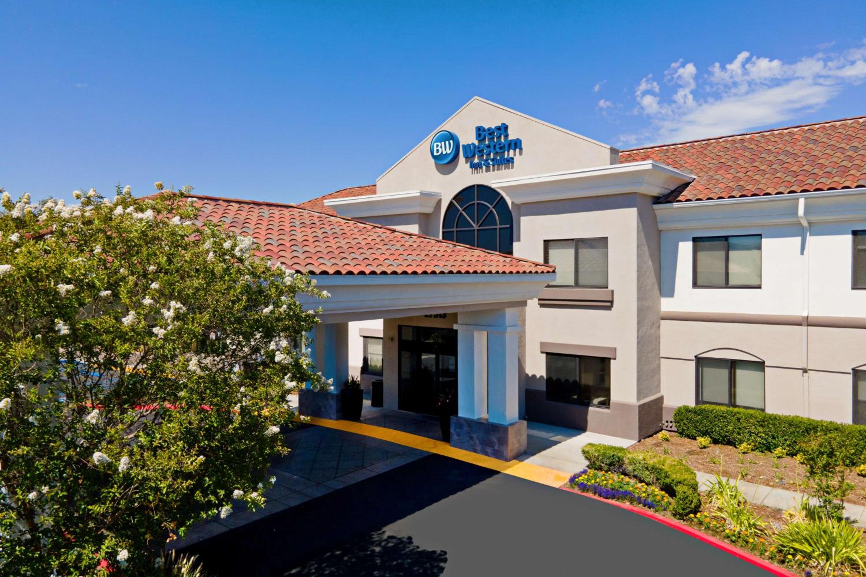 Best Western Valencia/Six Flags Inn Suites - Property Image 19