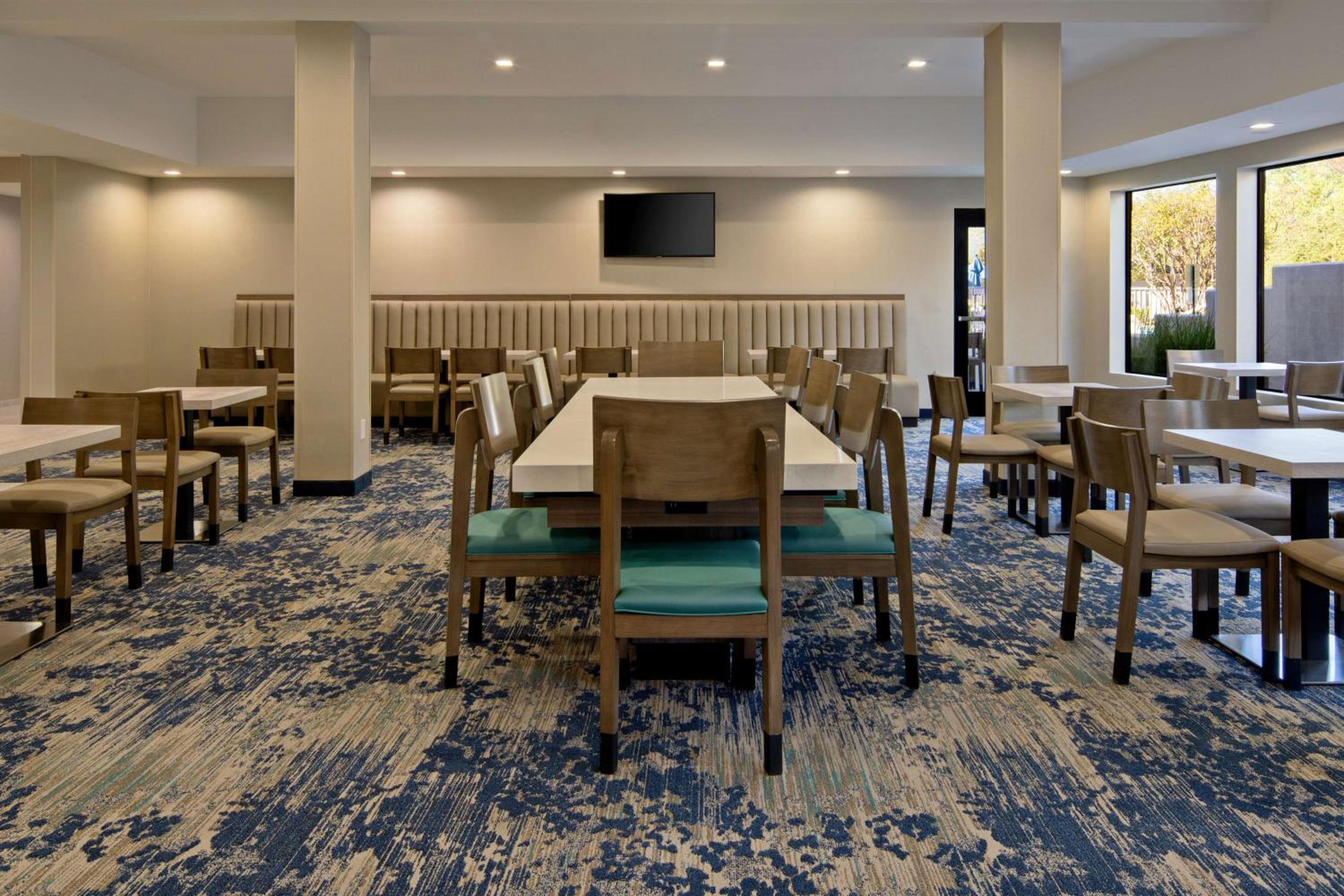 Best Western Valencia/Six Flags Inn Suites - Property Image 27