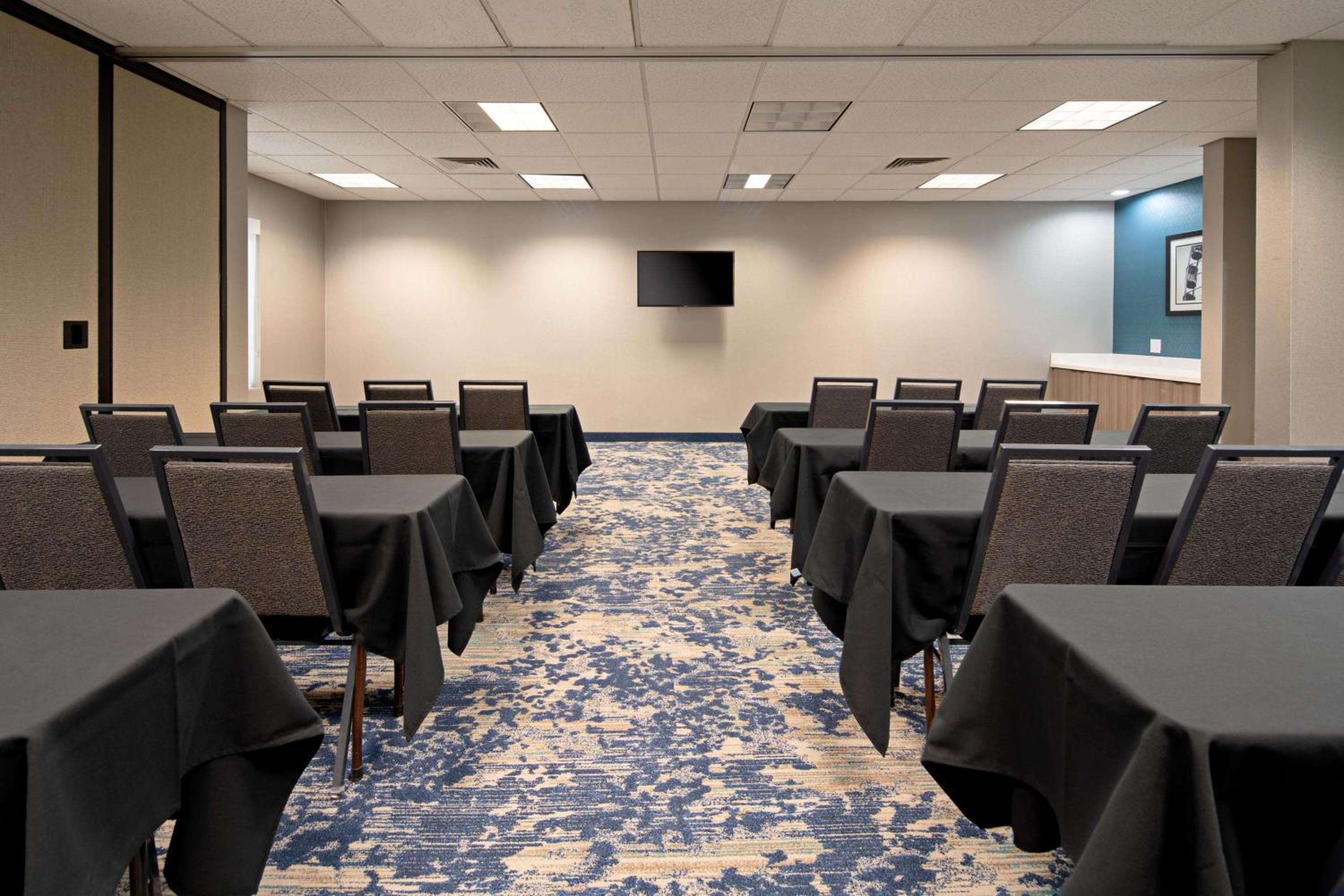 Best Western Valencia/Six Flags Inn Suites - Property Image 24