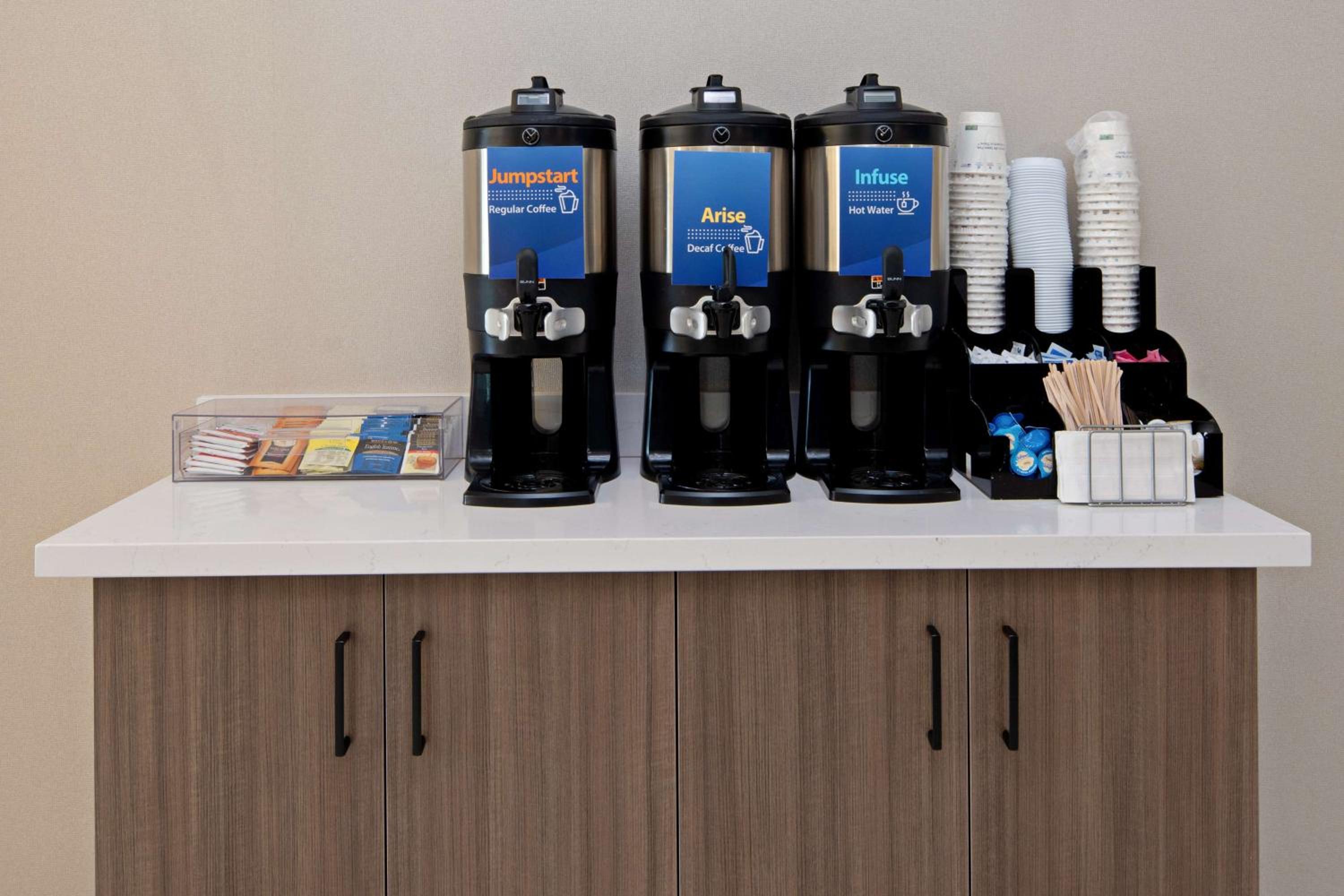 Best Western Valencia/Six Flags Inn Suites - Property Image 13