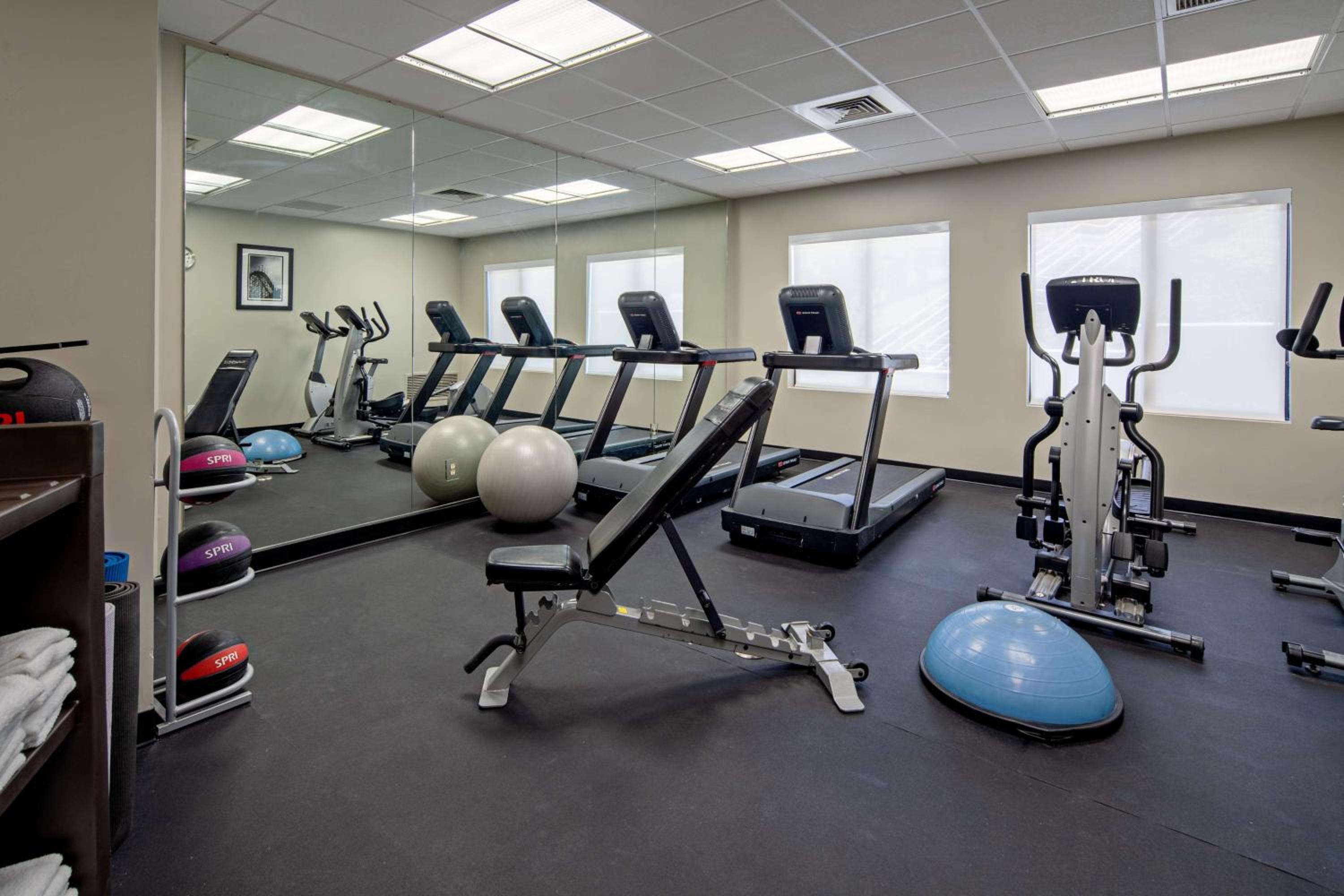 Best Western Valencia/Six Flags Inn Suites - Property Image 23