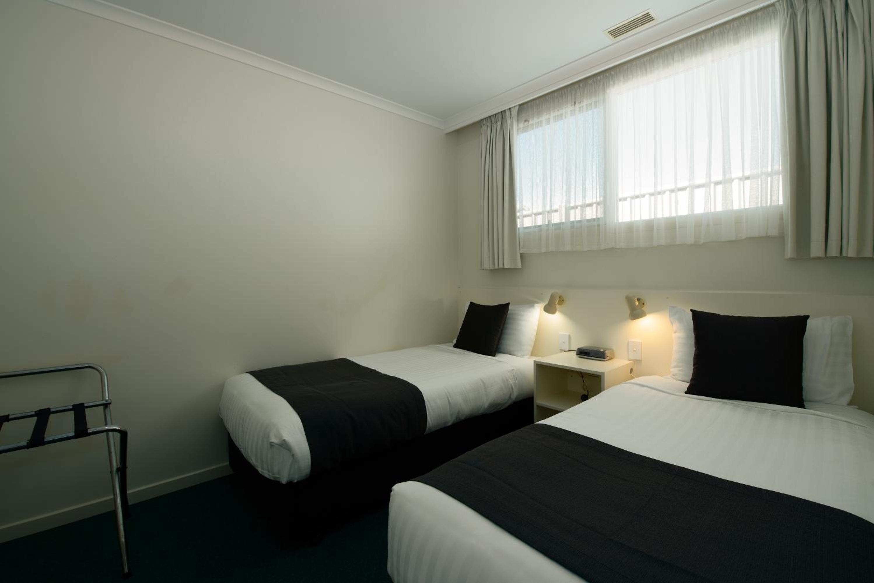 Barclay Motor Inn