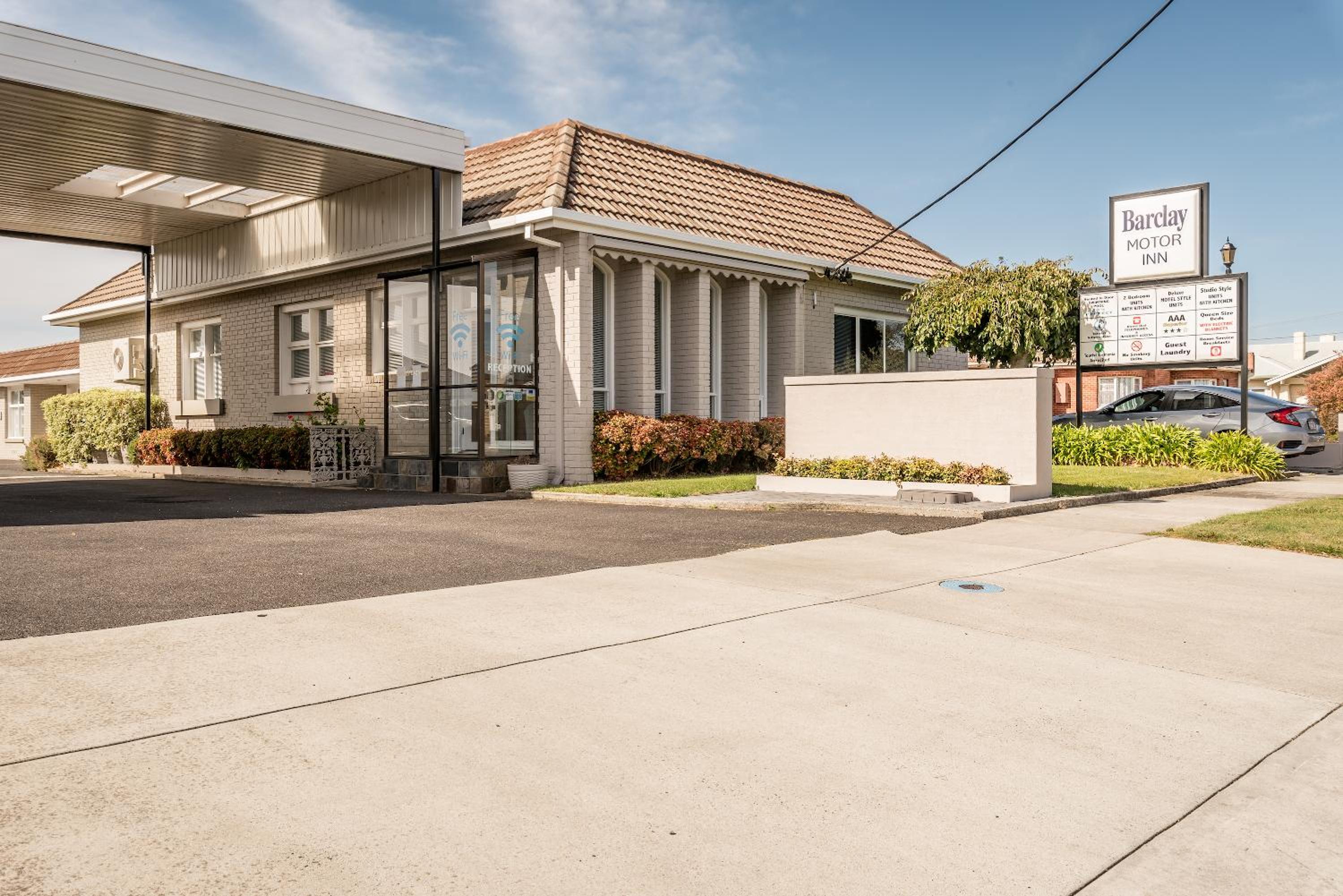 Barclay Motor Inn