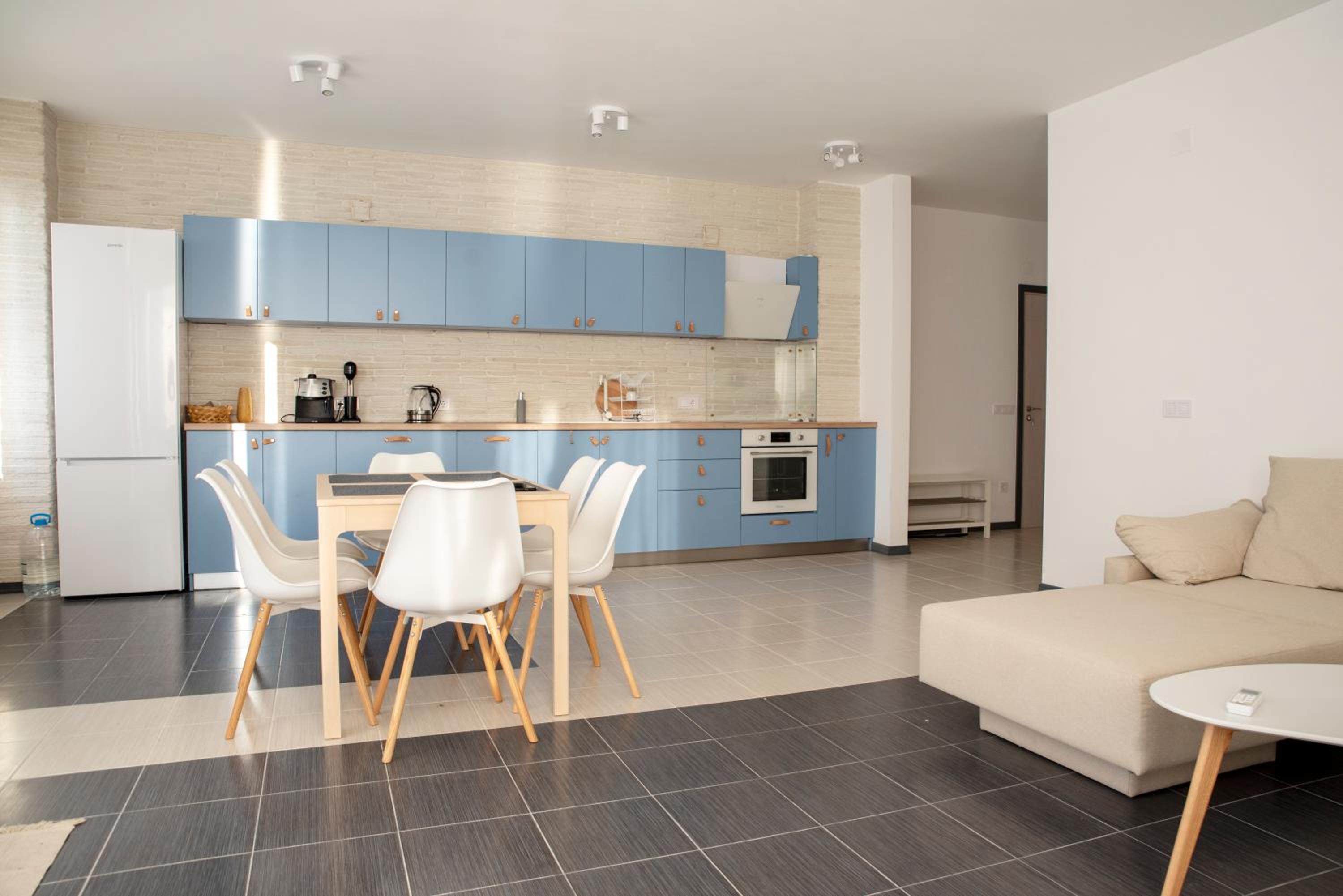 Spacious 3BD flat with PARKING and SEA VIEW by Flat Mаnаger view 4
