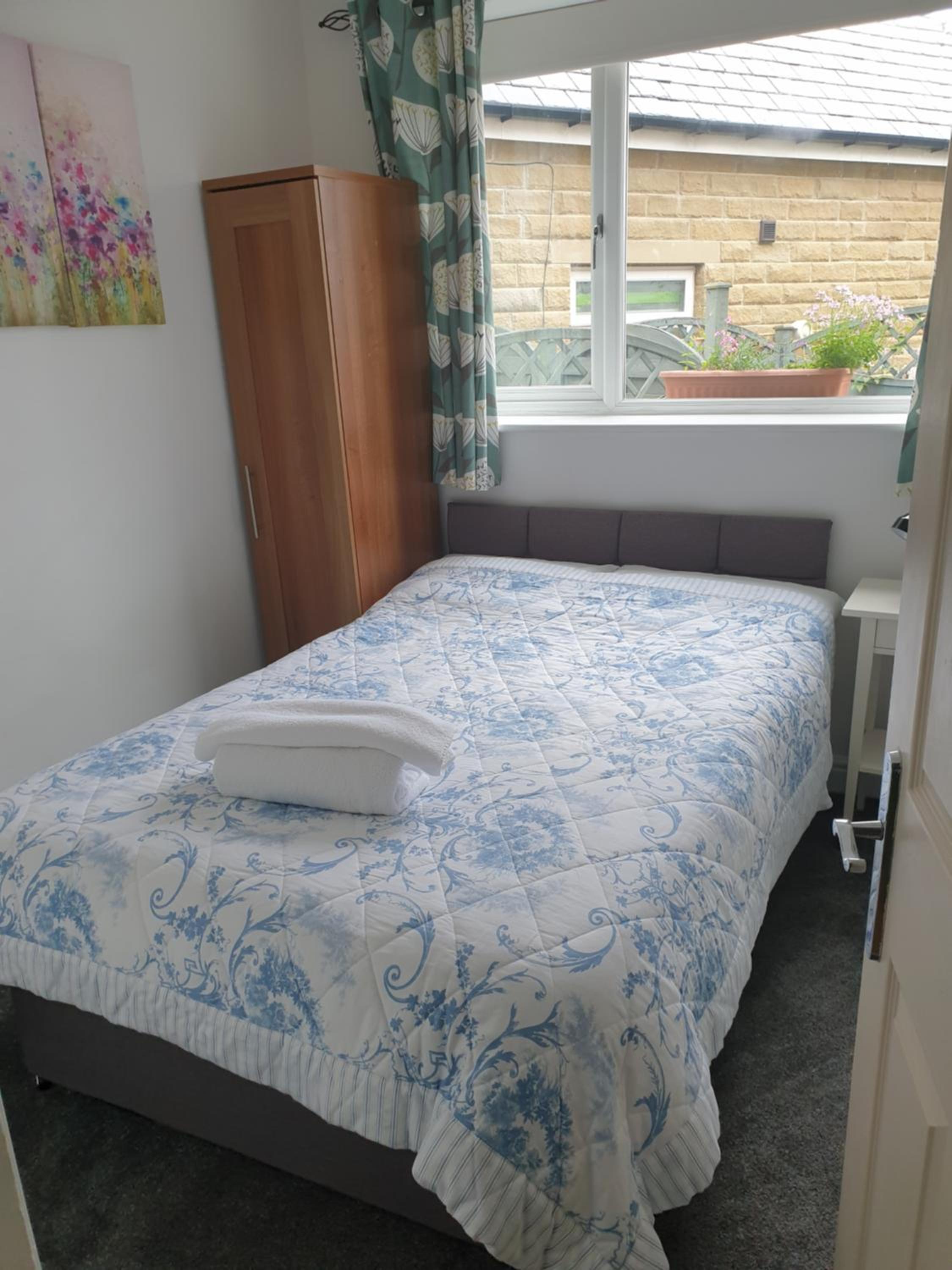 Huddersfield Vacations - Horseshoe Forge Plover Cottage Lindley - Property Image 12