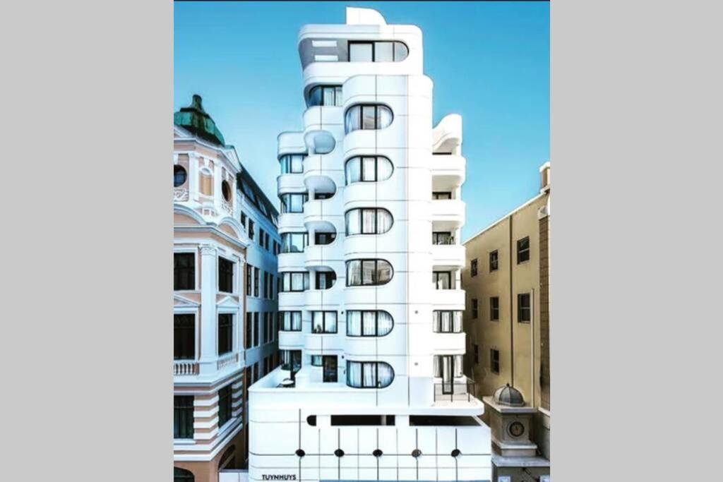 Luxurious Studio in the heart of Cape Town CBD view 5