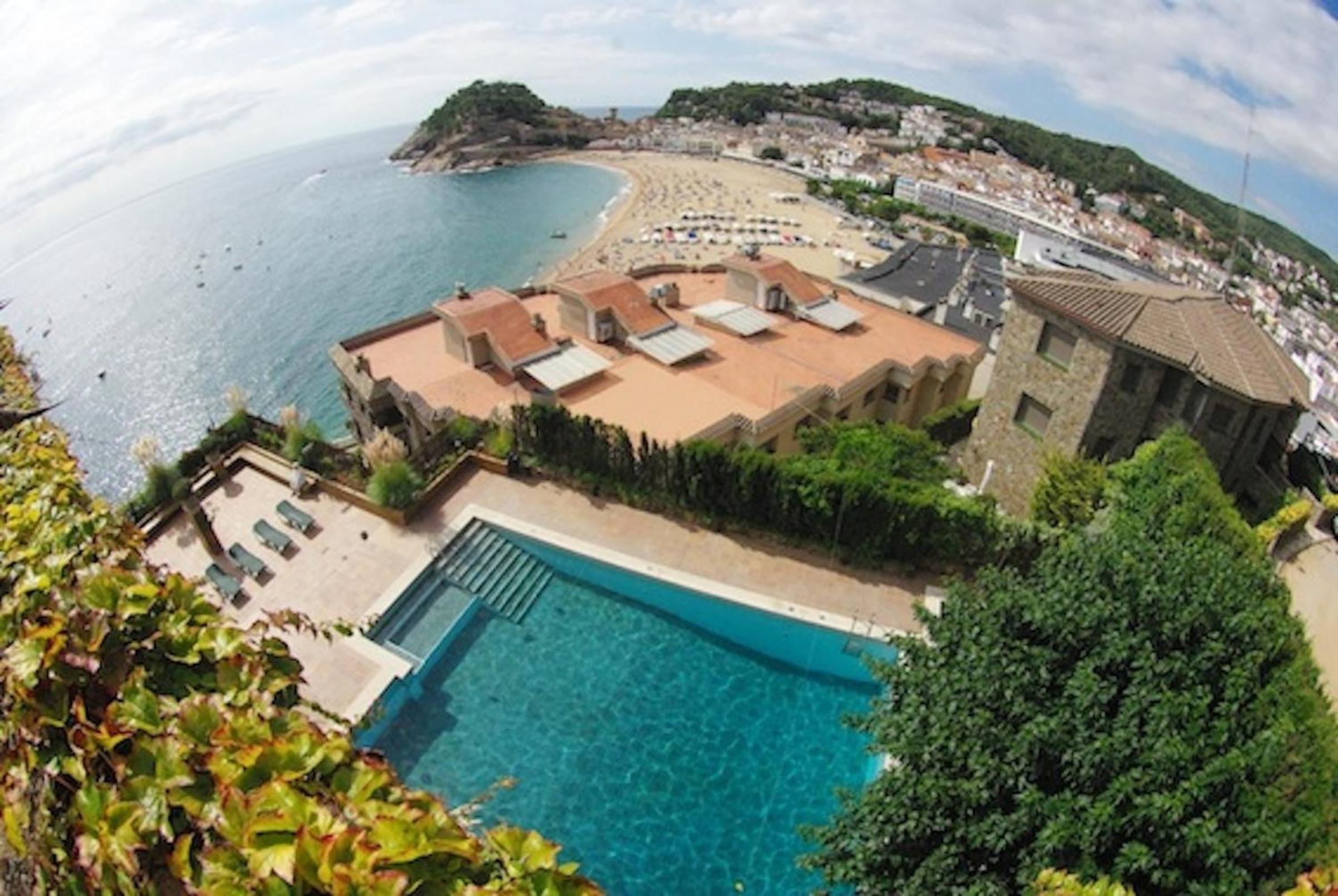 Lets Holidays Modern sea views apartment view 5