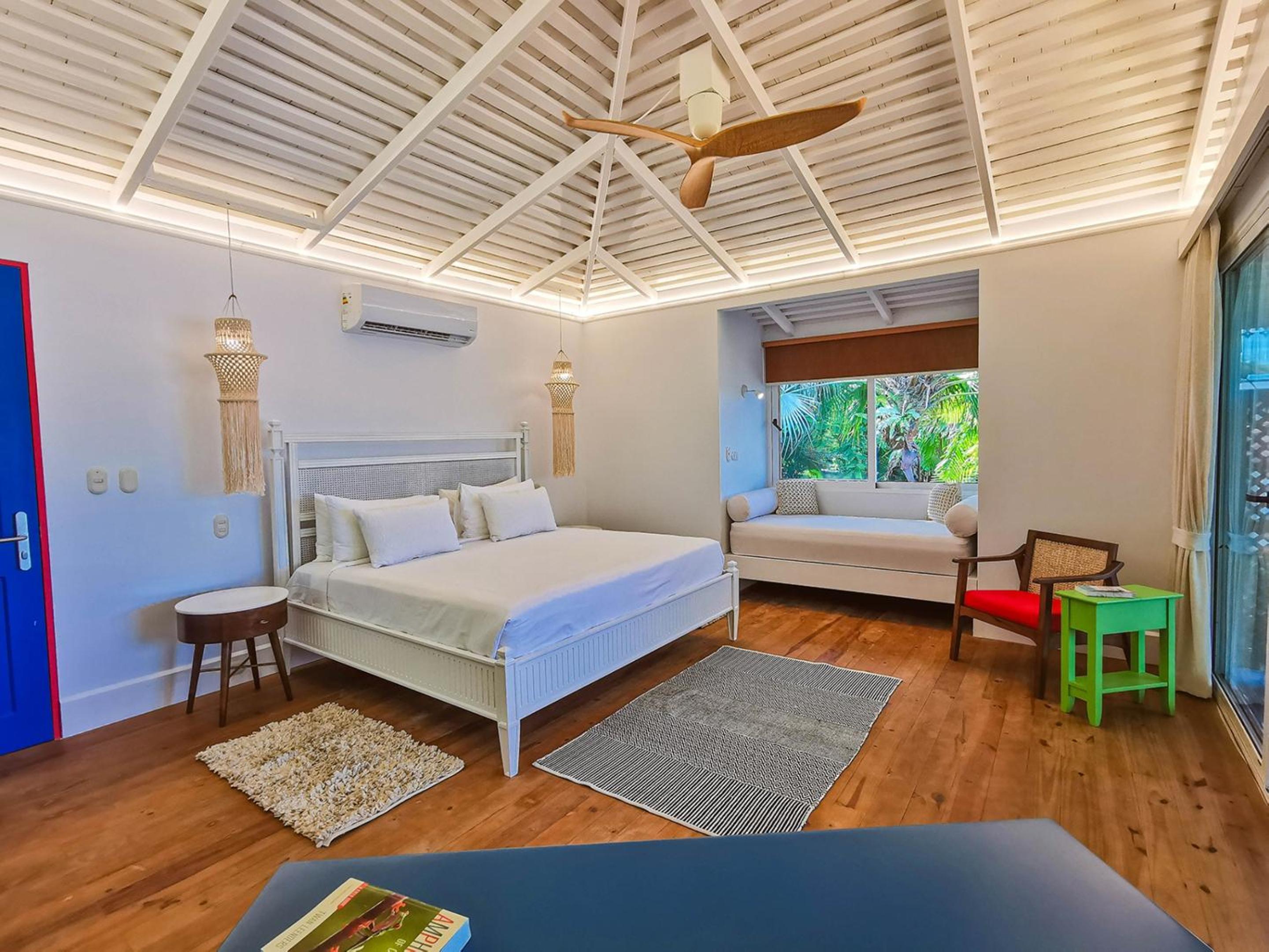 Tortuga Lodge