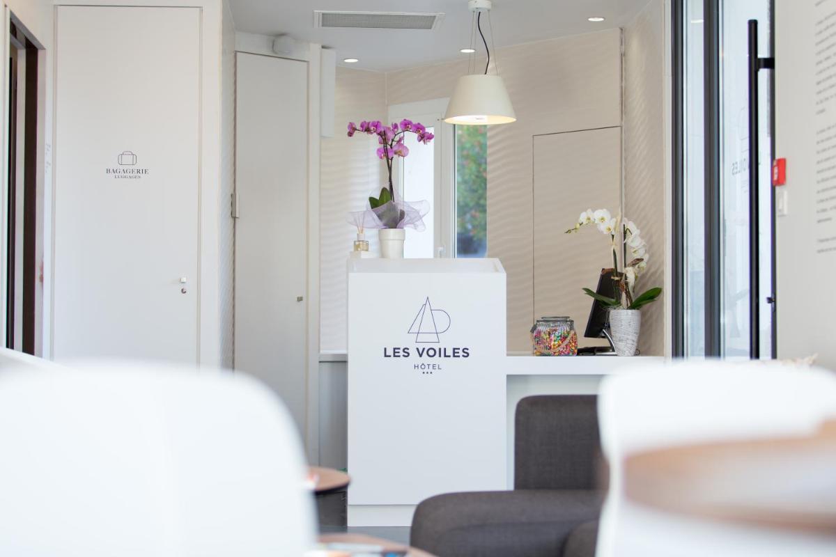 hotel reception