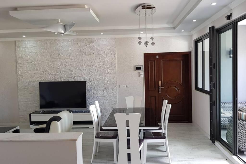 3 bedroom Apt with private Jacuzzi and heated Pool view 4