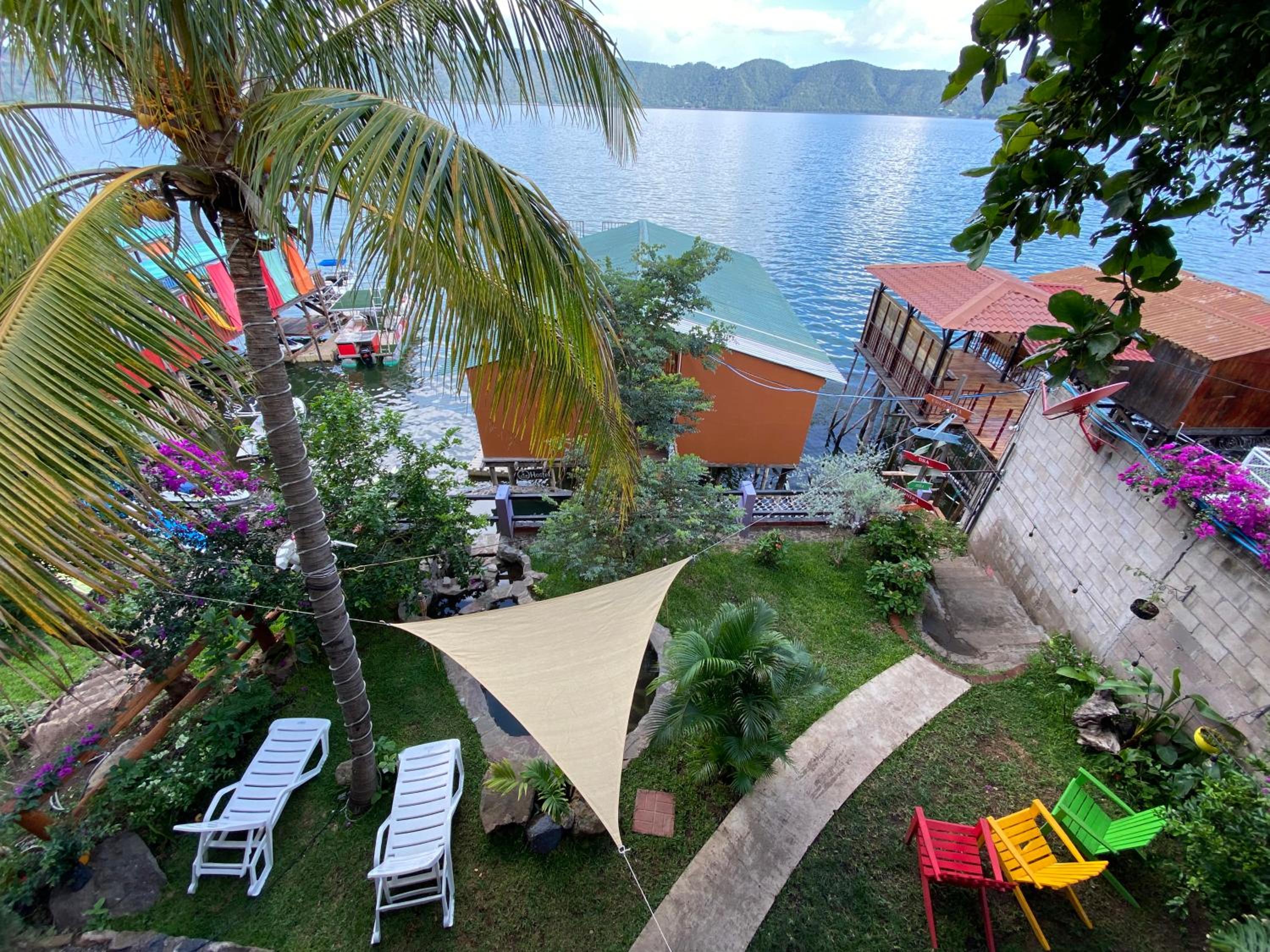 Captain Morgan Hostel Lake Coatepeque