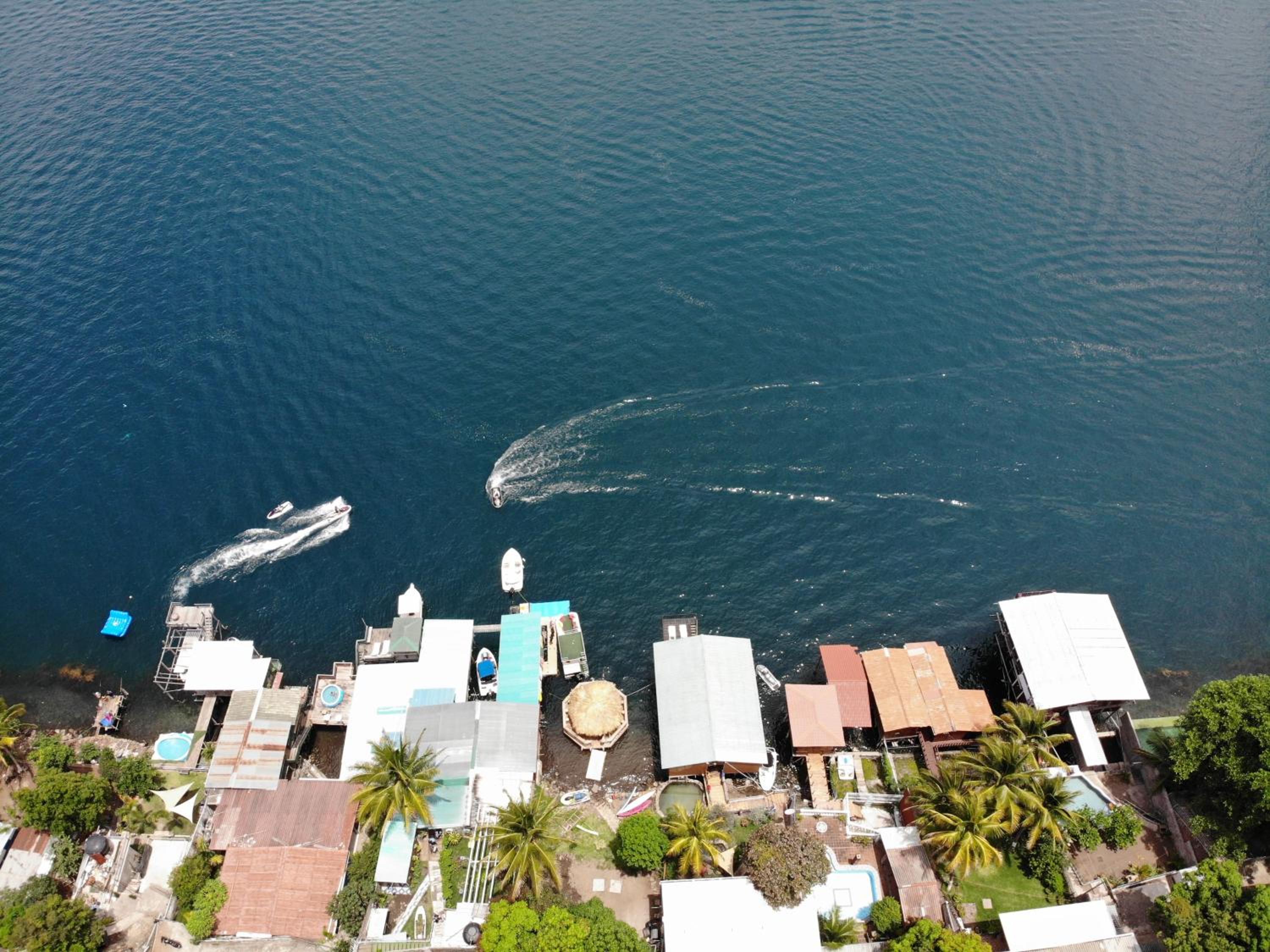 Captain Morgan Hostel Lake Coatepeque