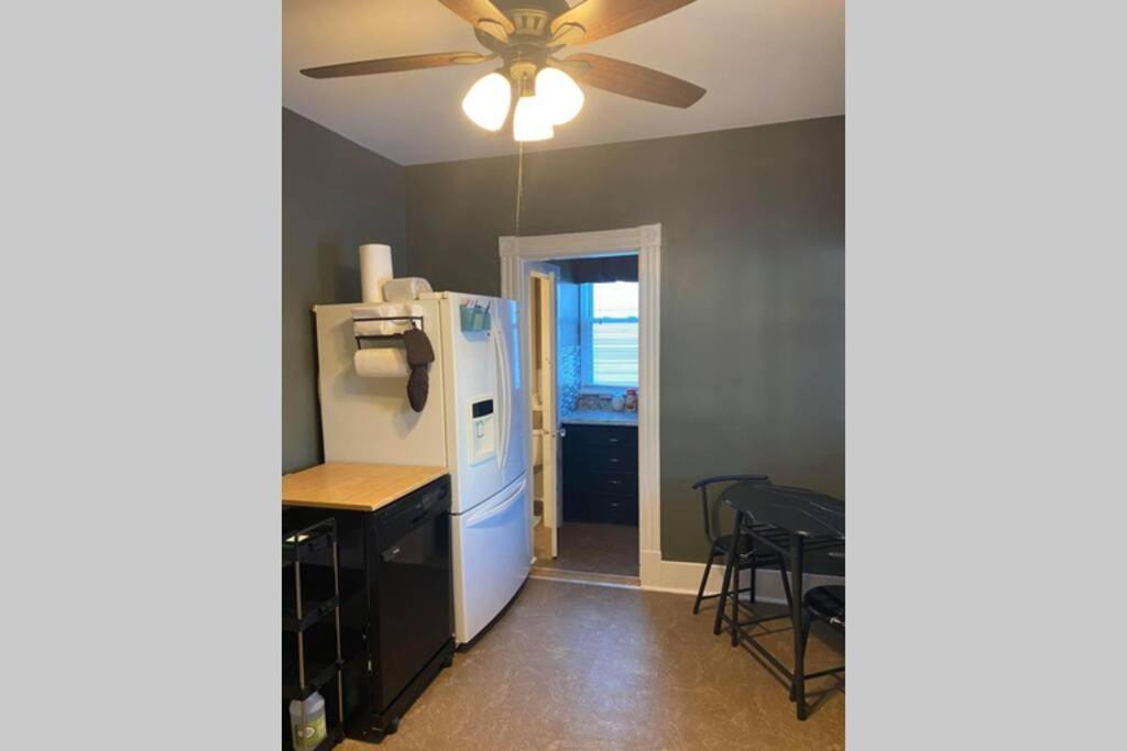 Spacious Duplex with Mountain Views, parking, wifi view 4