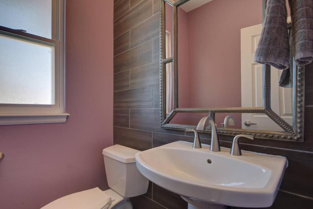 Mtn Views, Quiet Oasis/King Beds+Centrally Located