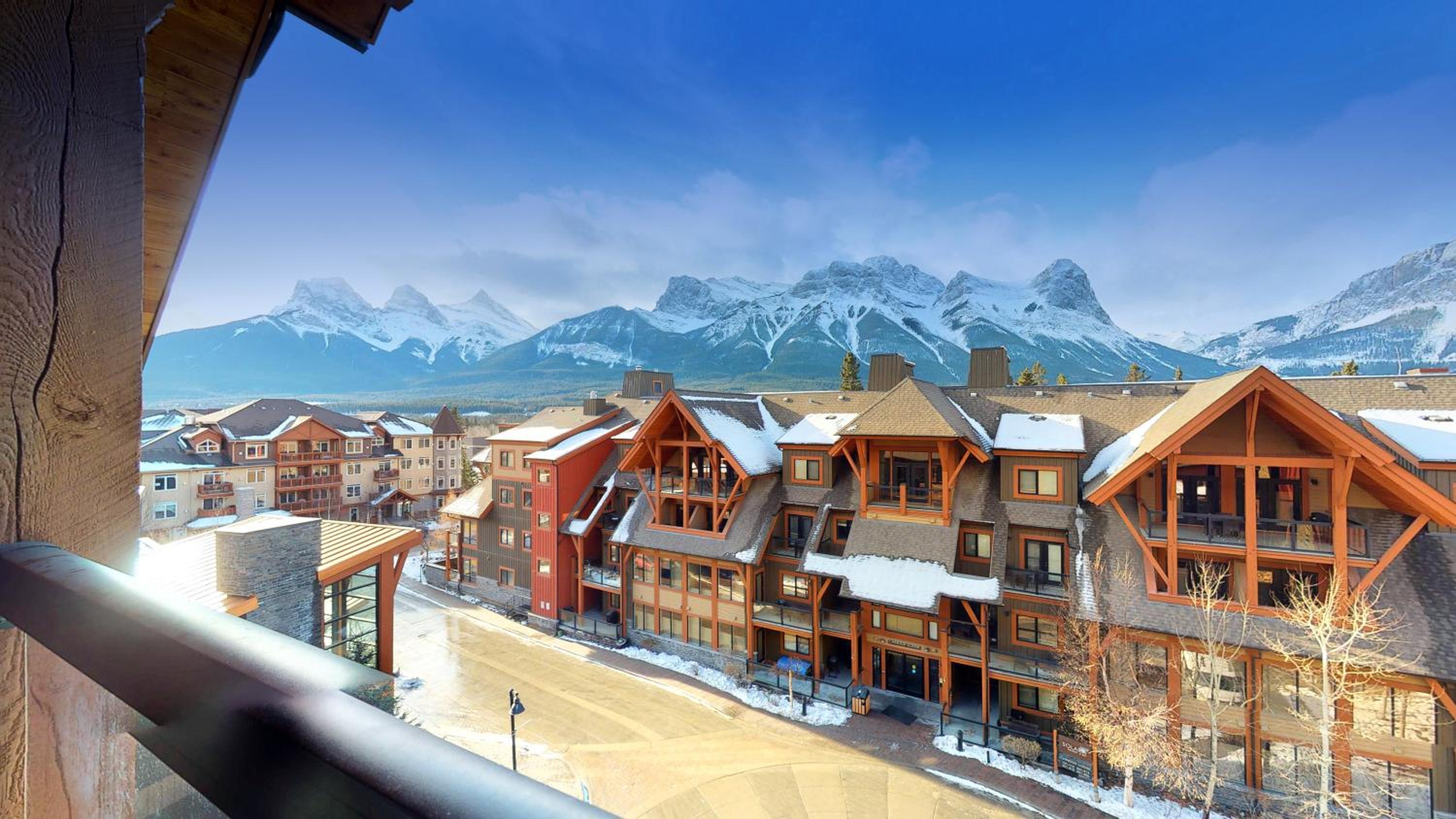 Spectacular Penthouse With Amazing Views, Indoor Pool and Hot tub