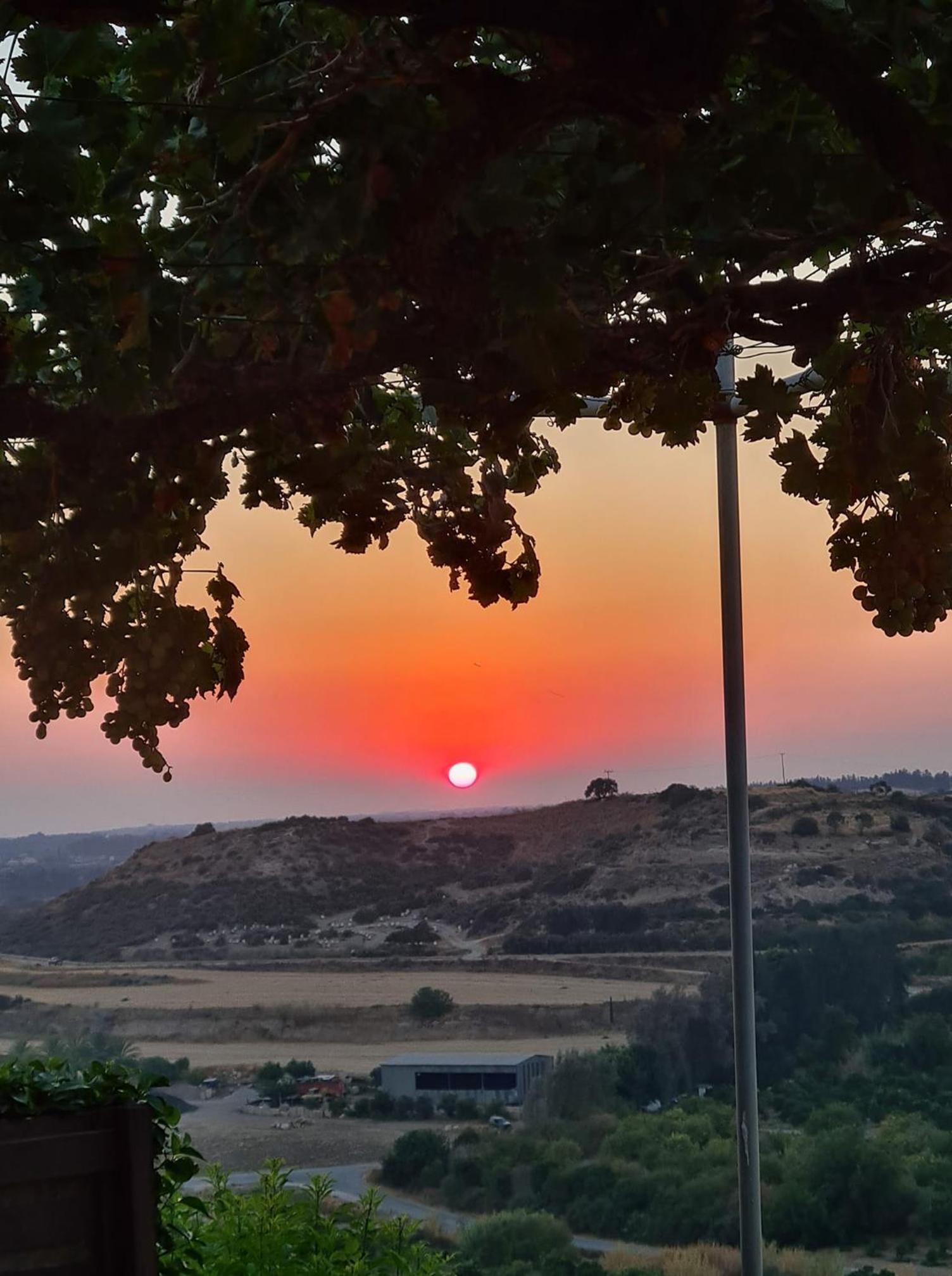 ARODAFNI HOUSE. Unique views and amazing sunsets.