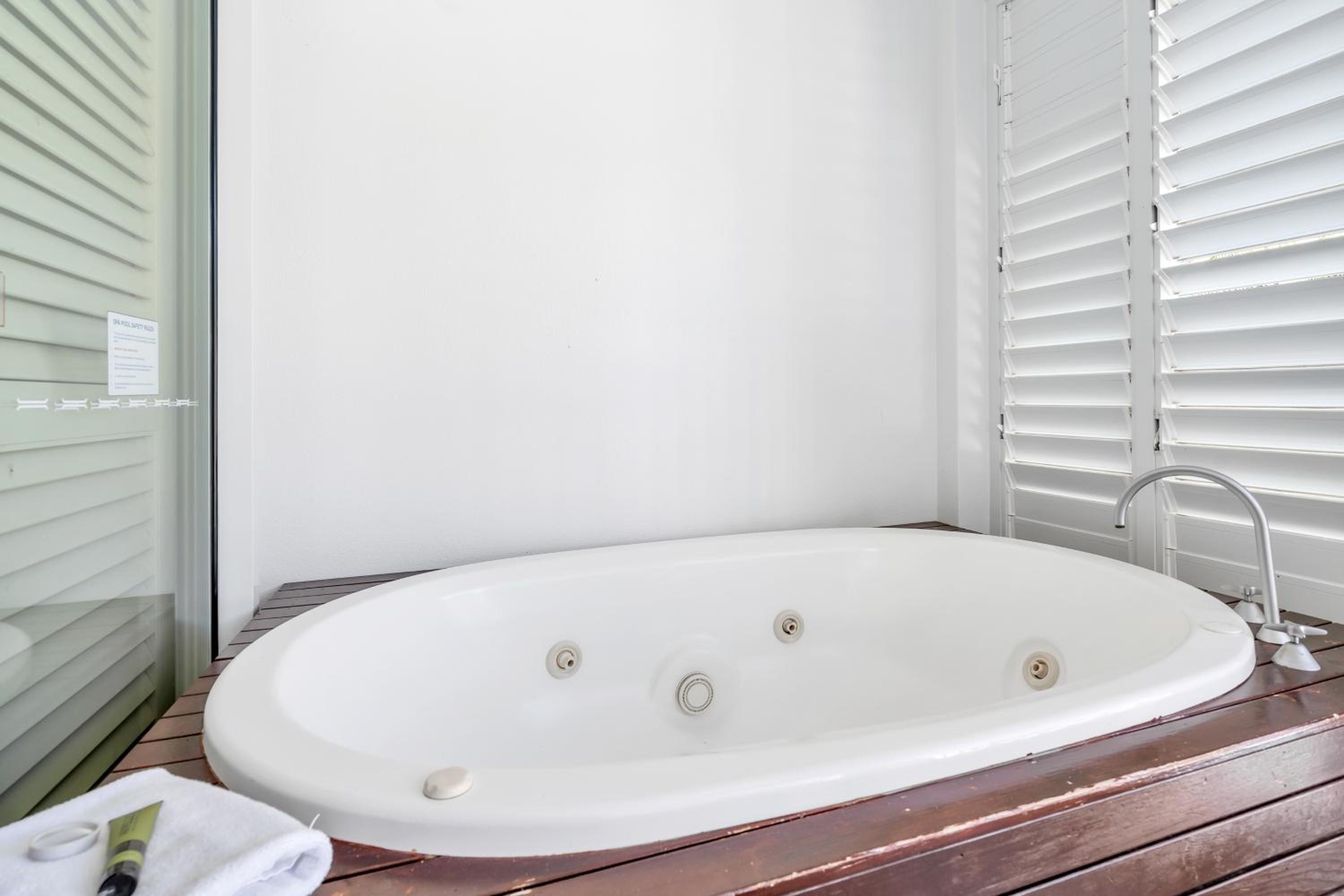 Elysium Private Accommodation at Beach Club & Spa