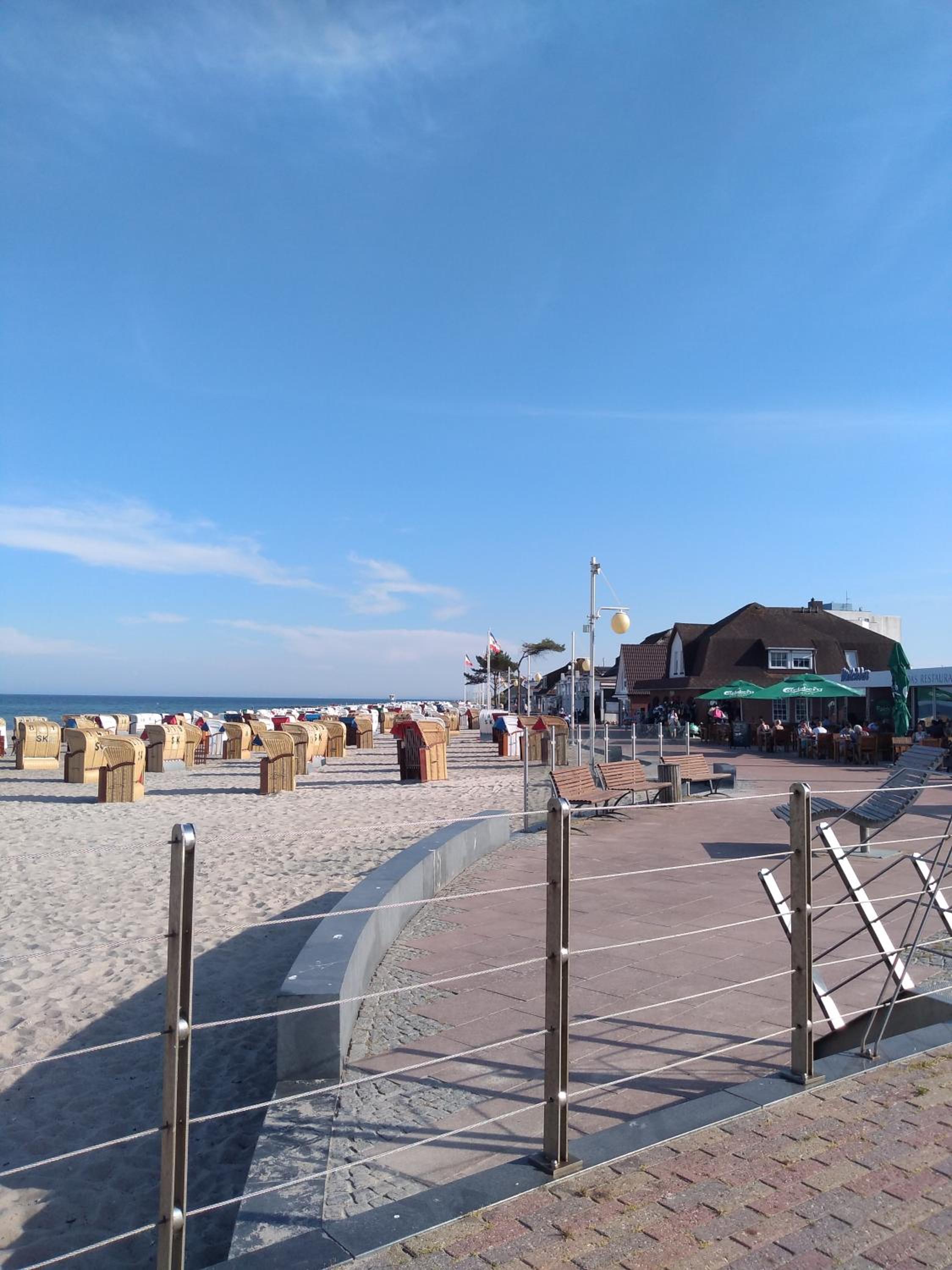 FeWo 8, 1ste Etage, eigene Terrasse mit Strandkorb