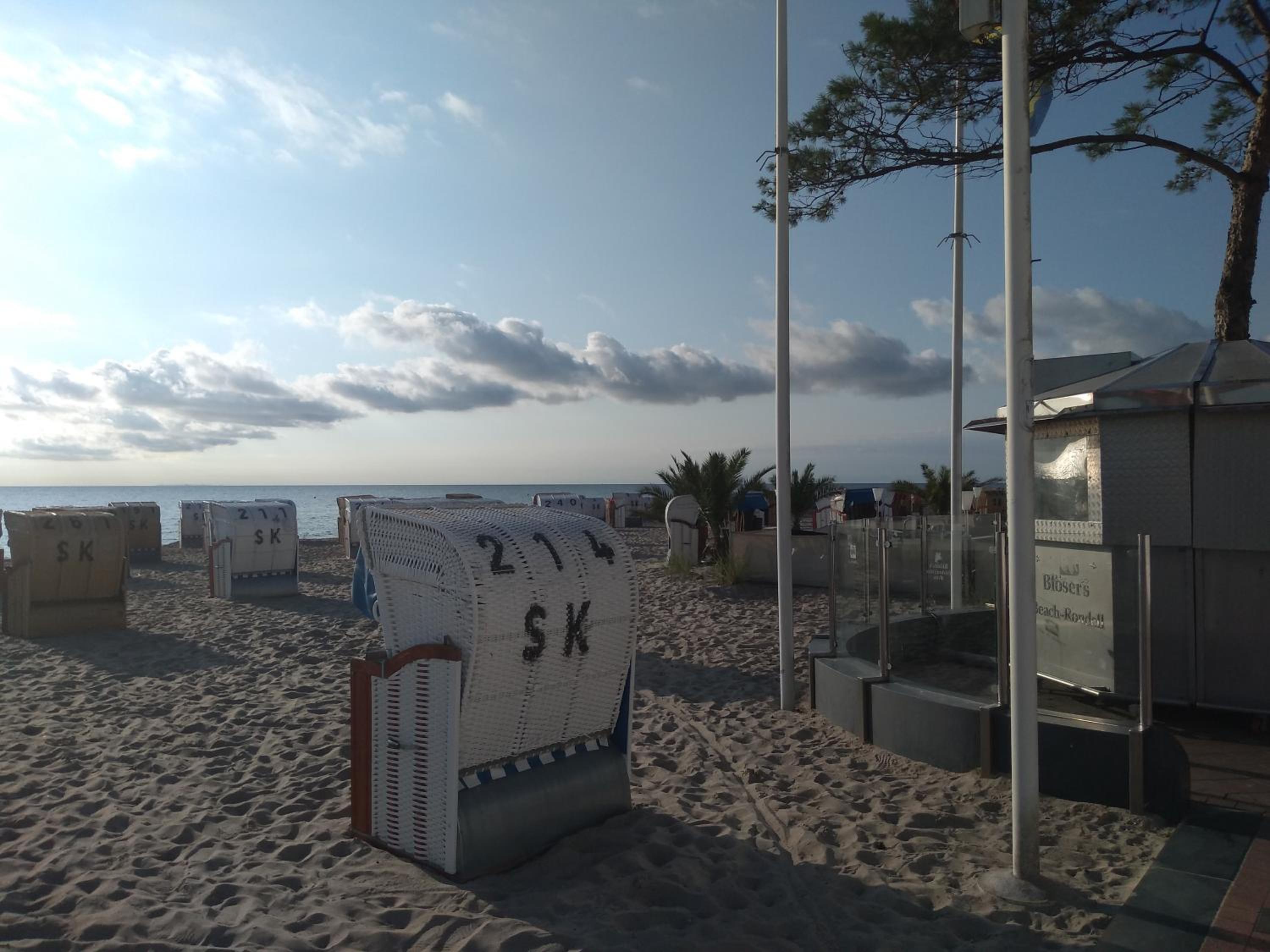 FeWo 8, 1ste Etage, eigene Terrasse mit Strandkorb