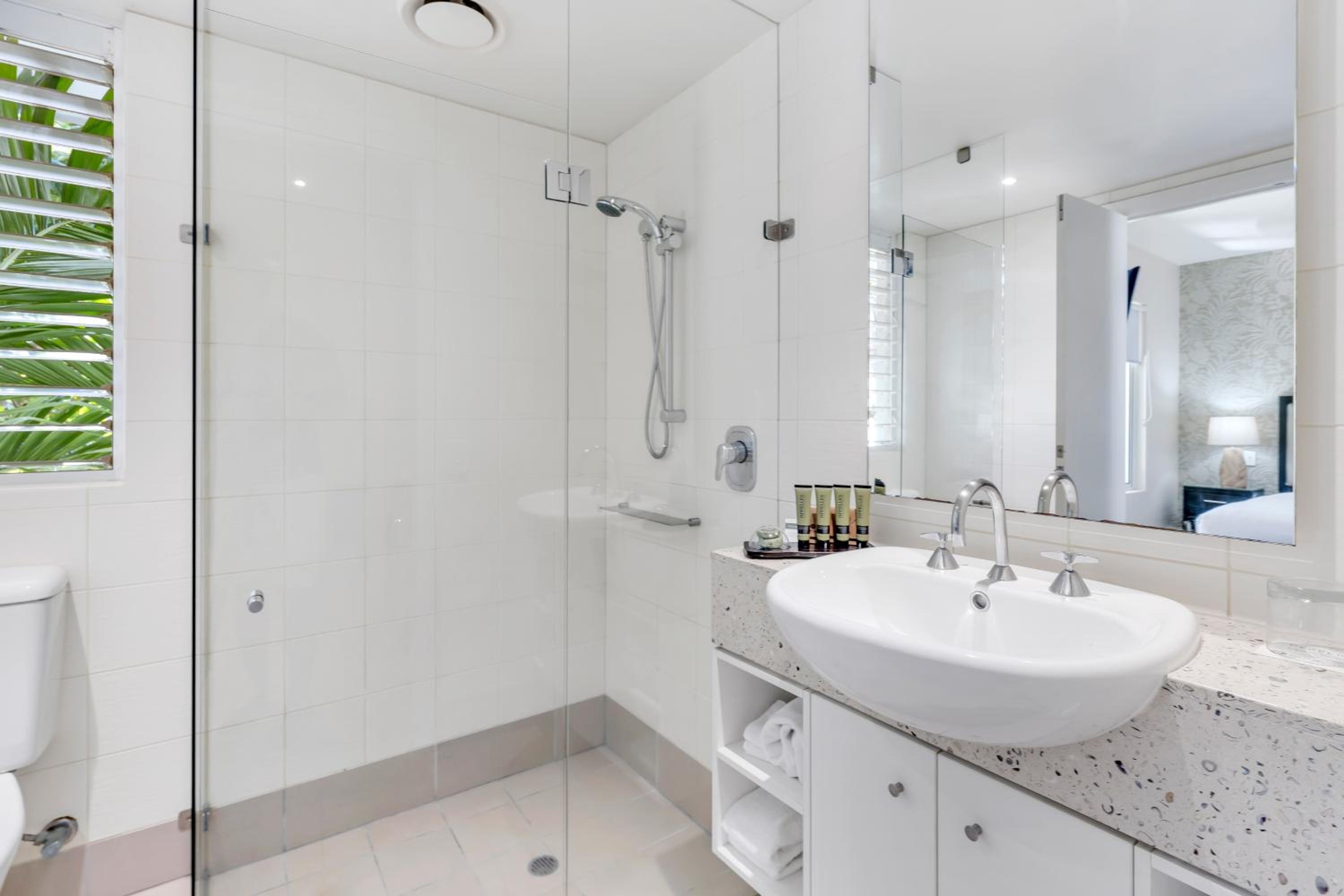 Elysium Private Accommodation at Beach Club & Spa
