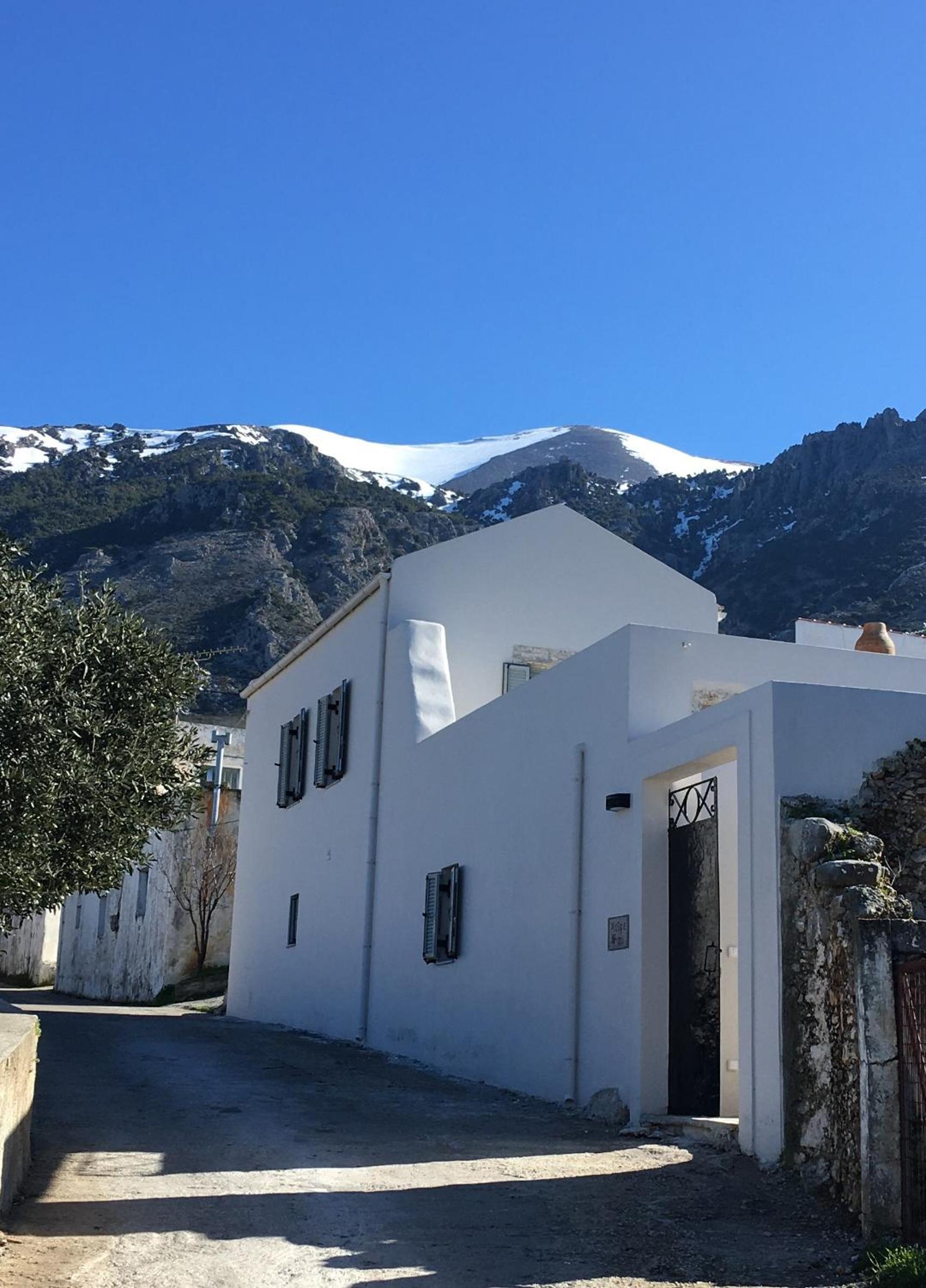 Fourfouras Cottage view 2