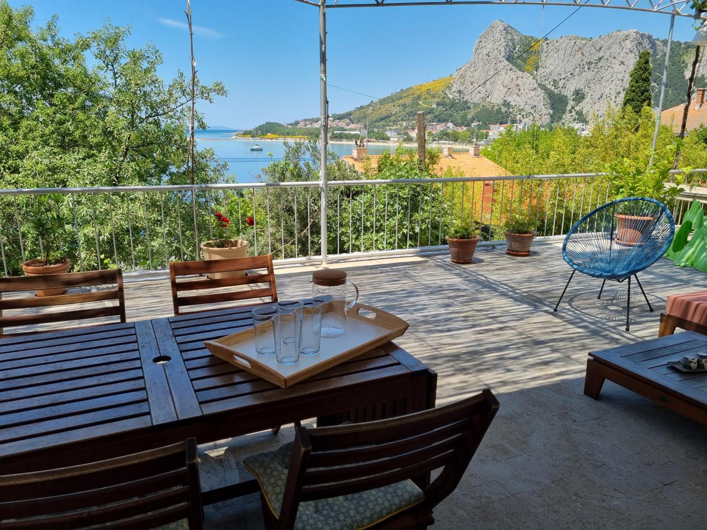 Cozy apartments with seafront terraces view 4
